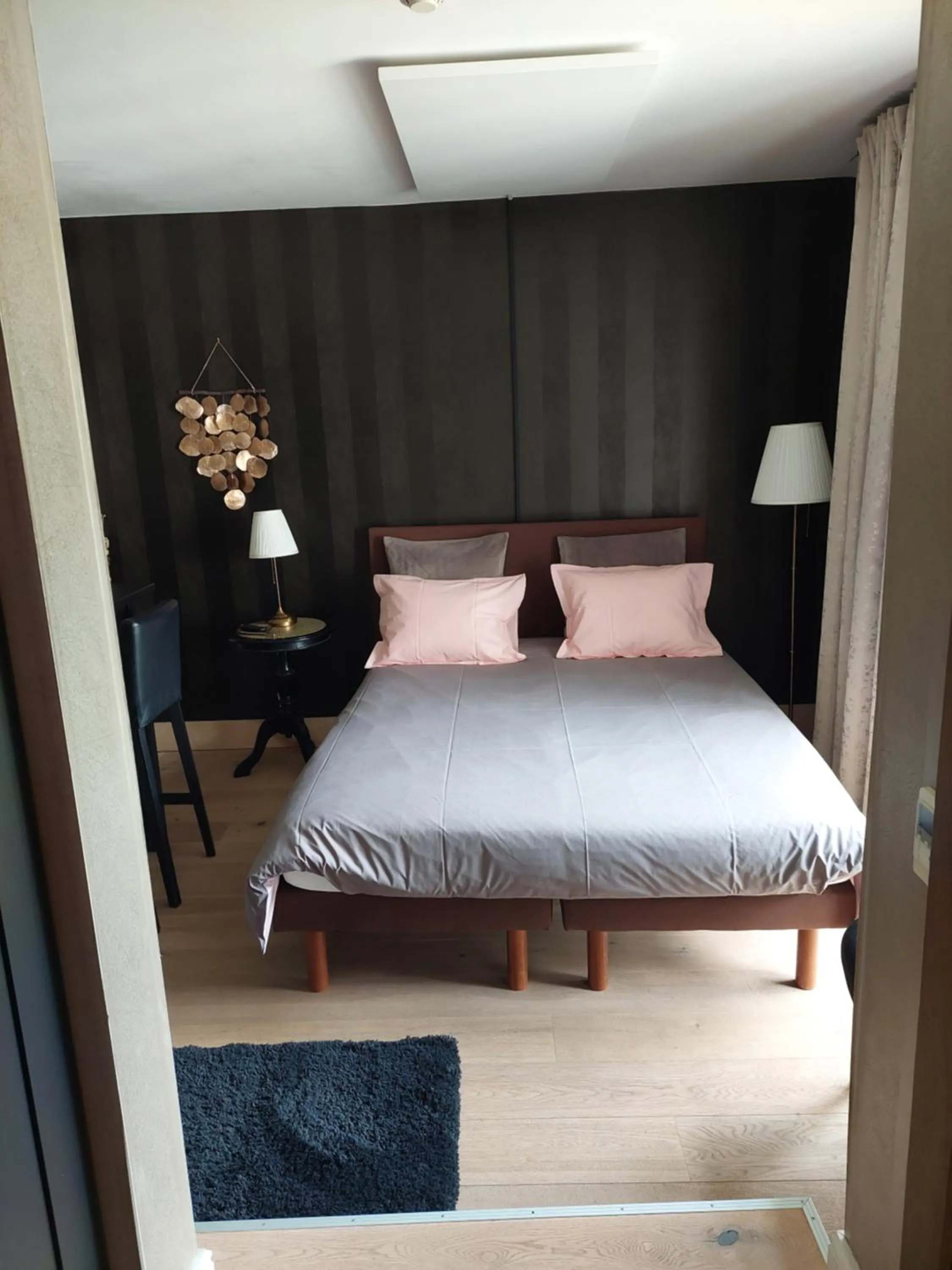 Bed in La chambre et le studio du château du golf de Bernalmont