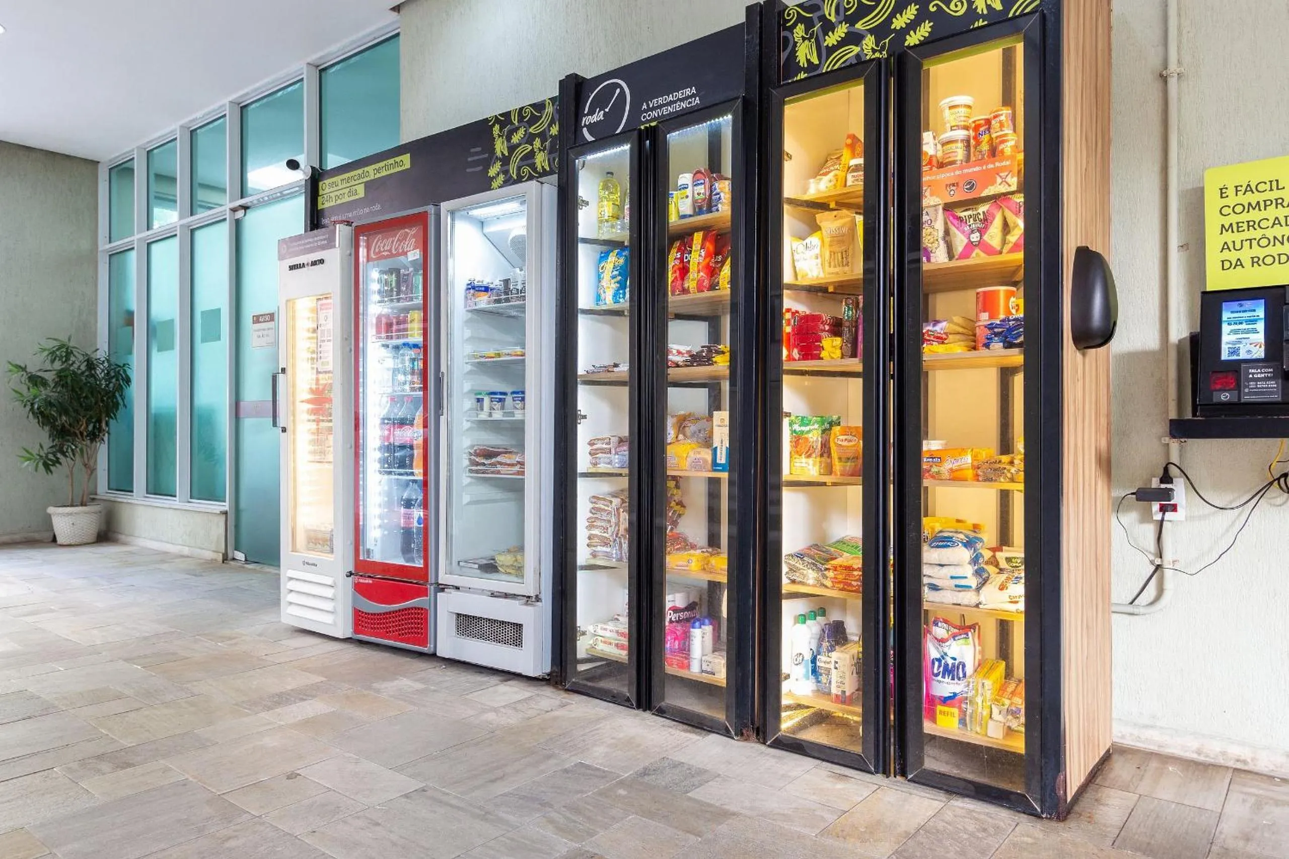 Supermarket/grocery shop in Confortável apto 2Qtos c/ Varanda e Vista Mar