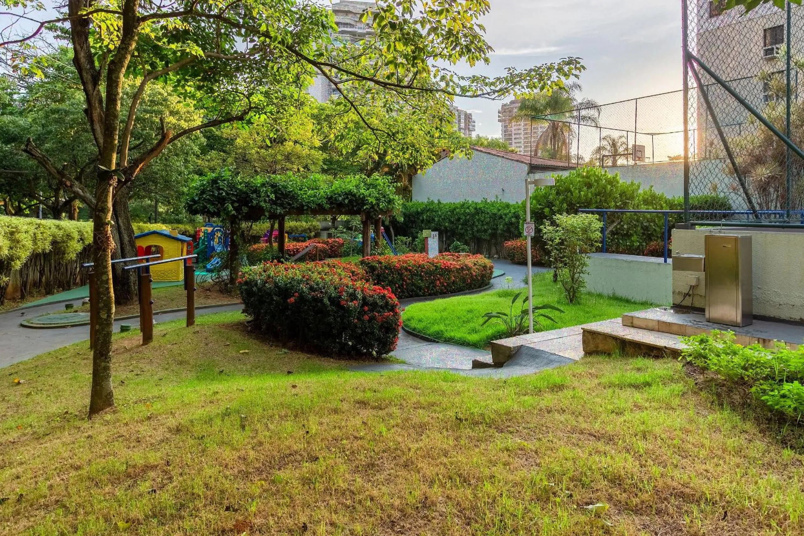 Garden in Confortável apto 2Qtos c/ Varanda e Vista Mar