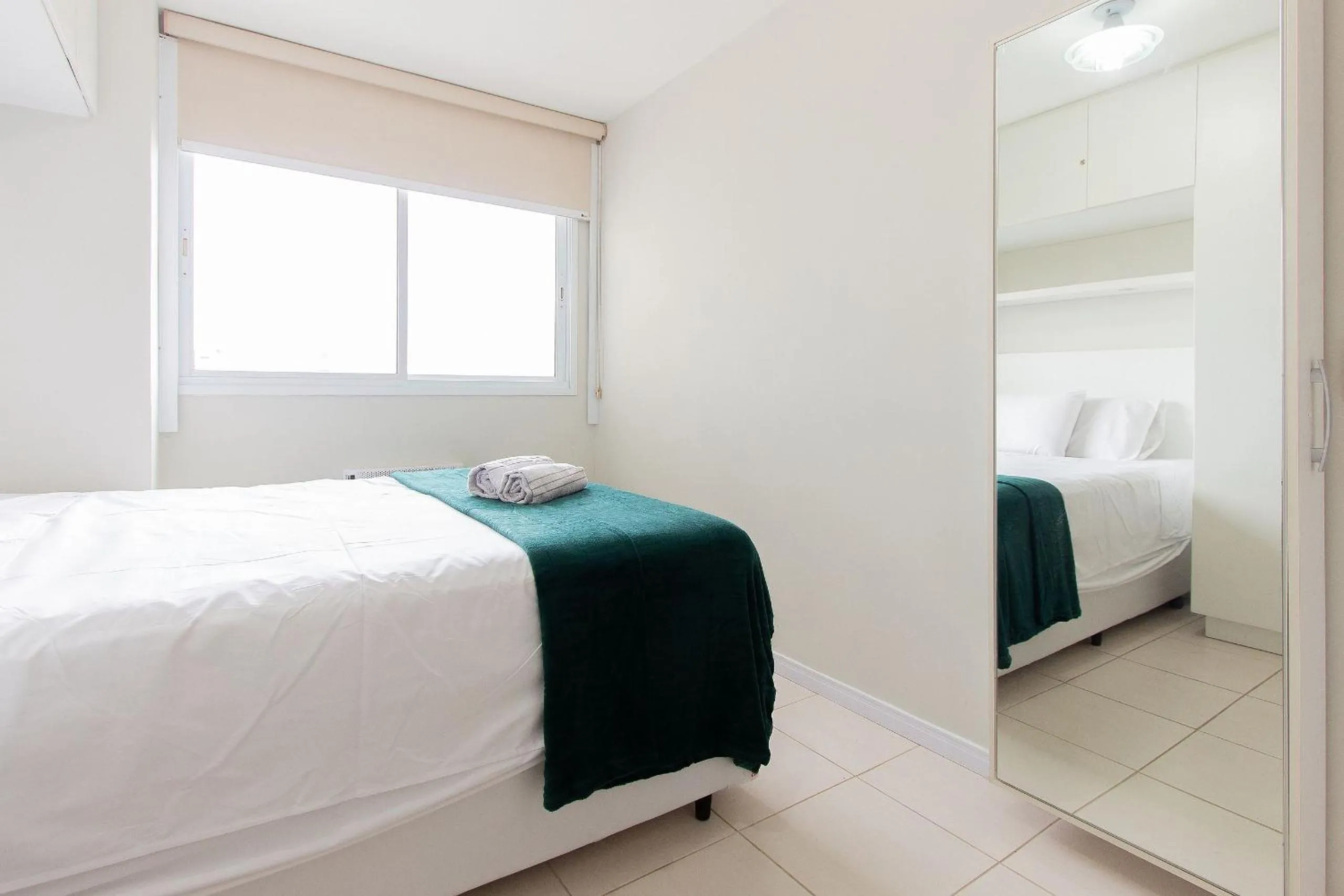 Bed in Confortável apto 2Qtos c/ Varanda e Vista Mar