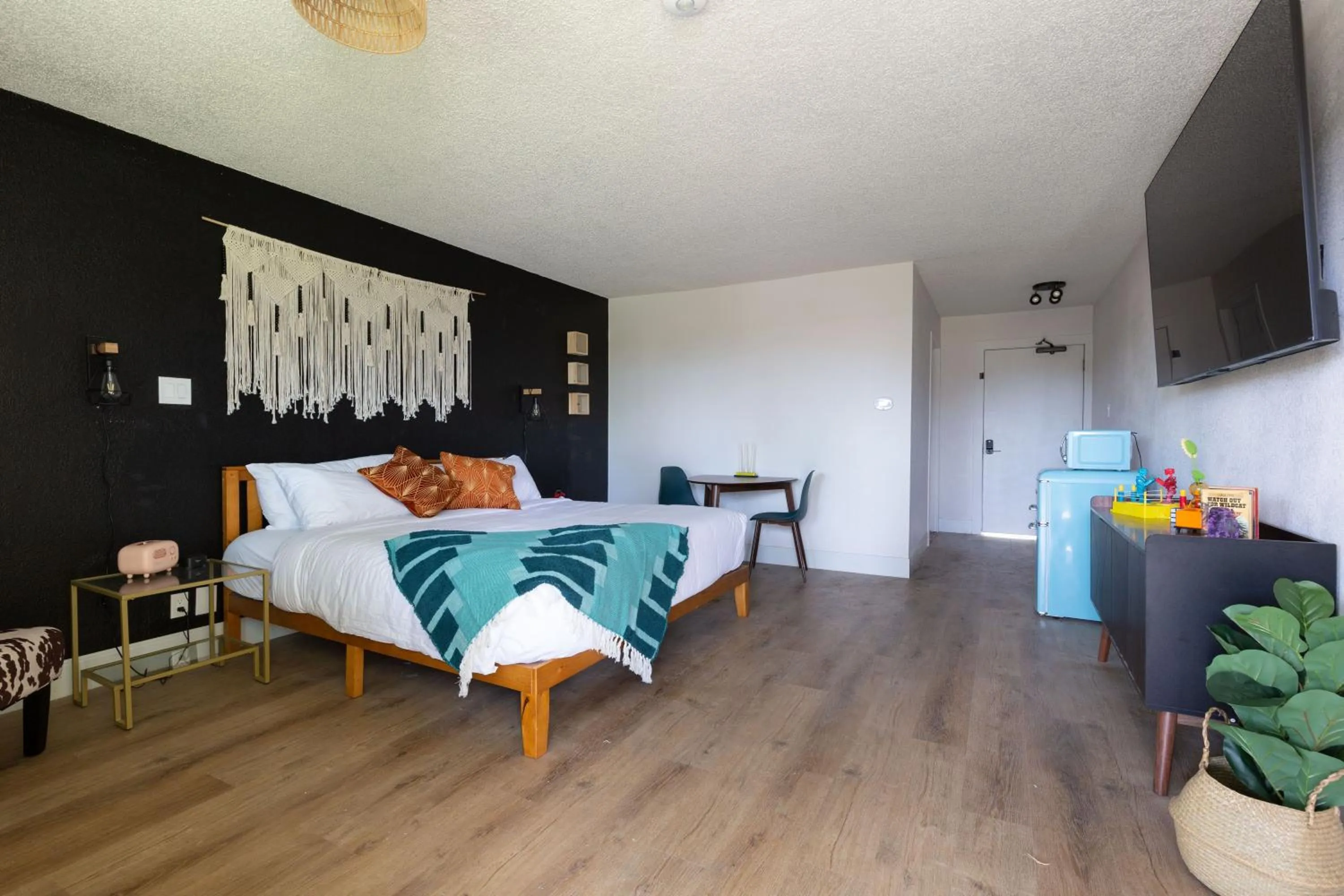 Bed in Hotel McCoy - Art, Libations, Pool Society