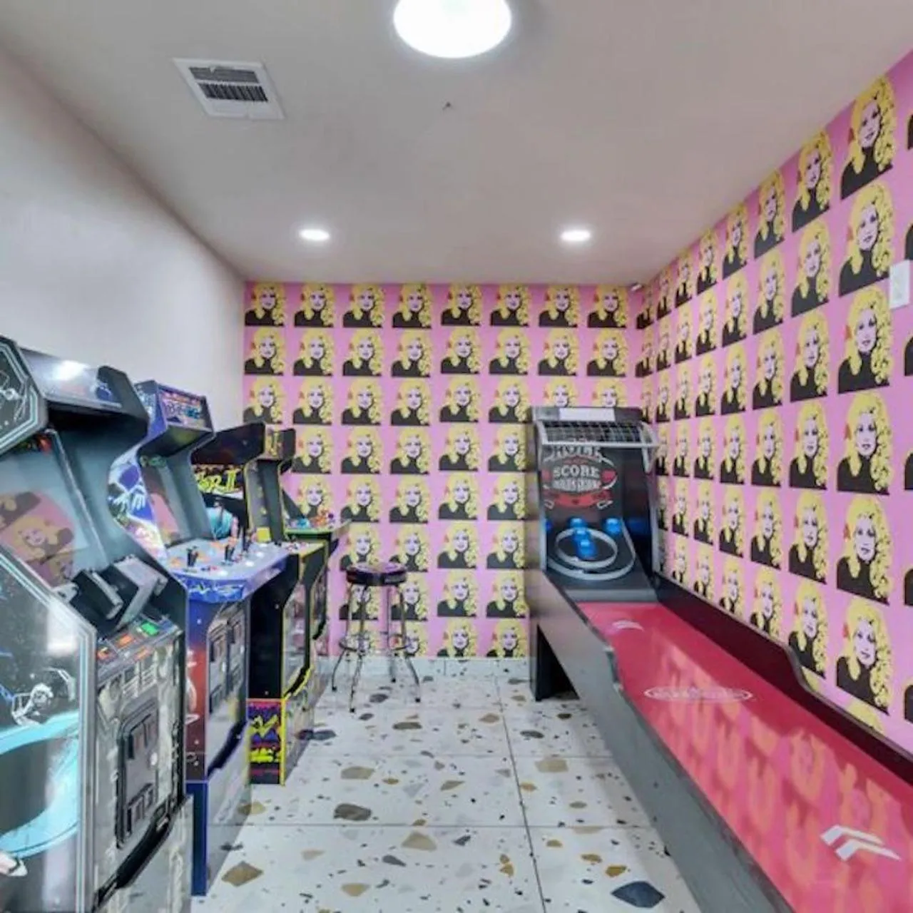 Game Room in Hotel McCoy - Art, Libations, Pool Society