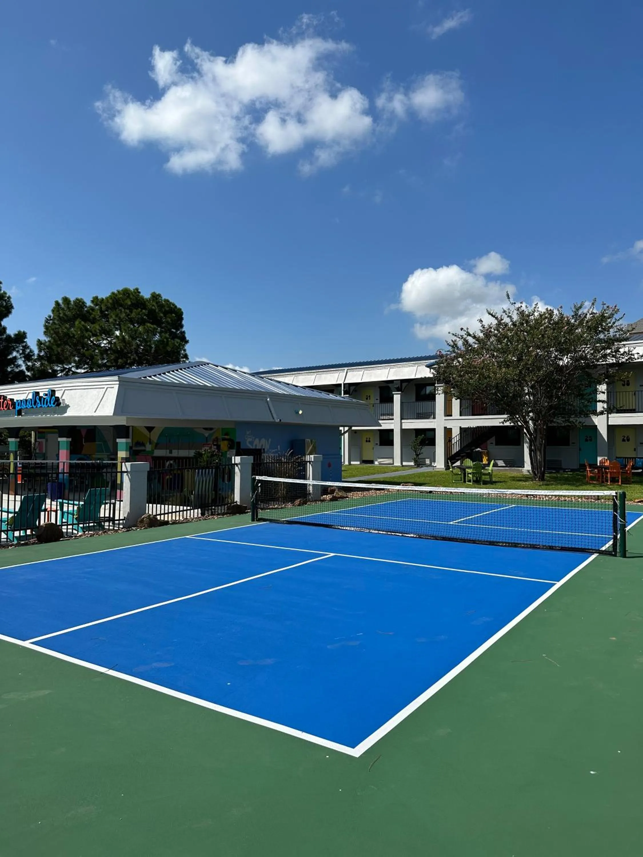 Tennis court in Hotel McCoy - Art, Libations, Pool Society