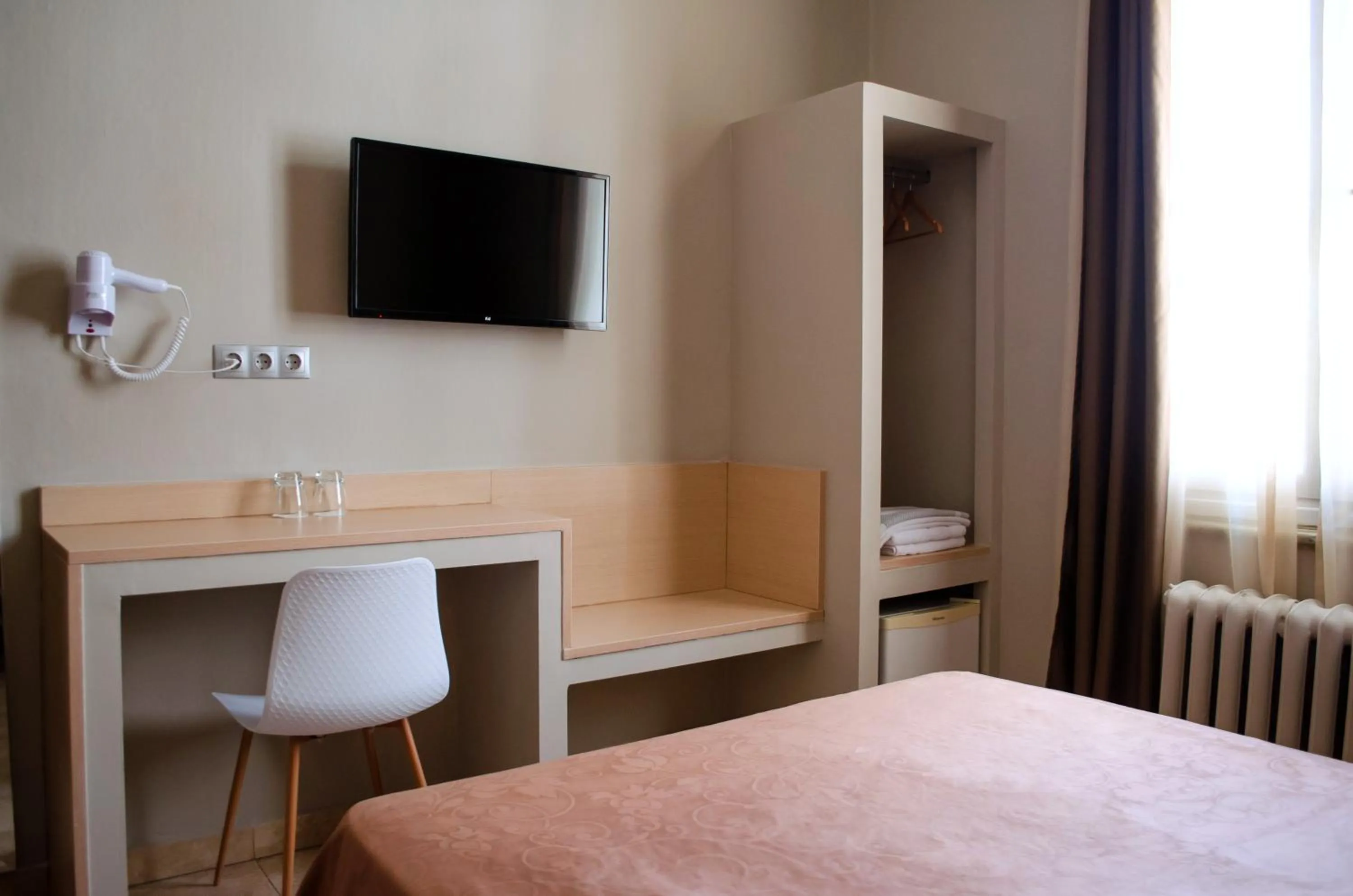 TV and multimedia, Bed in Nea Metropolis