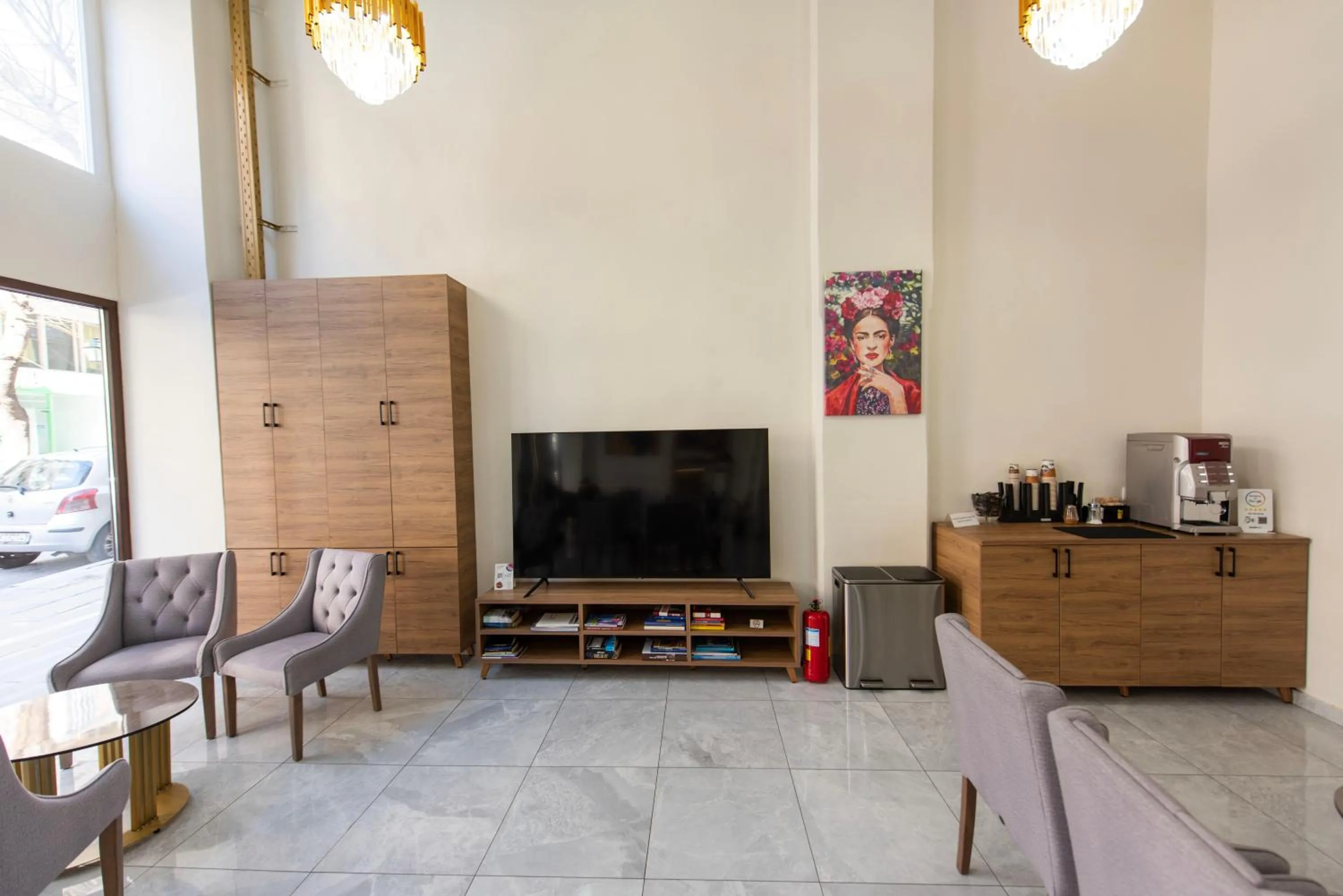 Communal lounge/ TV room in Nea Metropolis