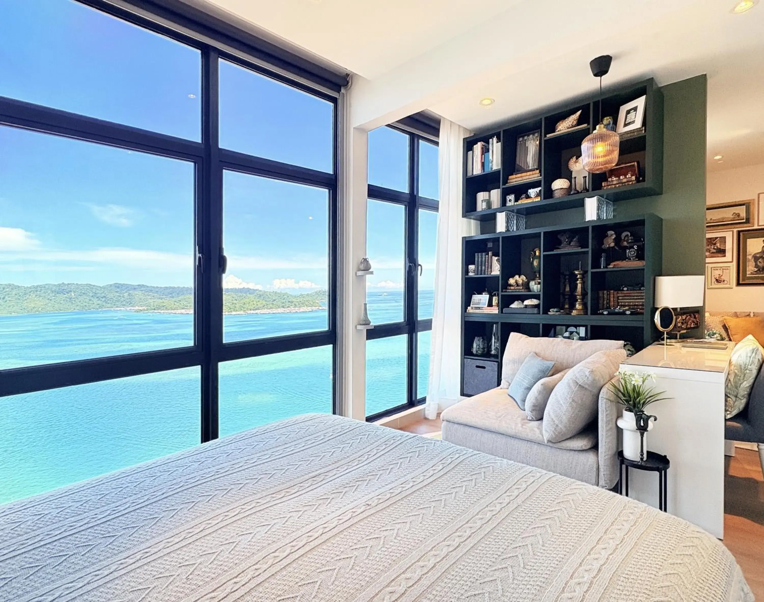 Penthouse Apartment in Seaview Bliss Studio By Tropical Elegance Penthouse Apartment in Seaview Bliss Studio By Tropical Elegance