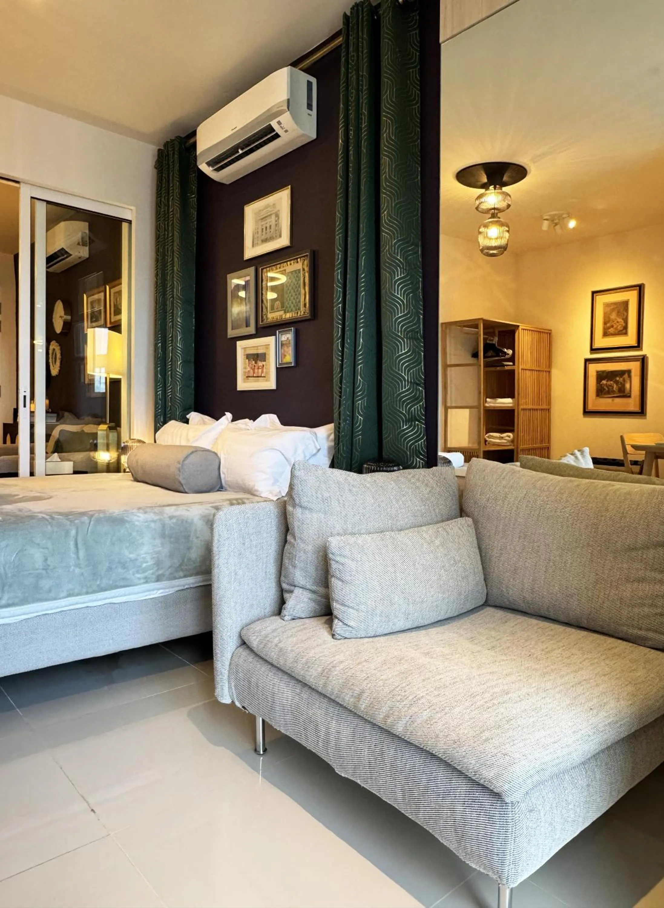 Seating area, Bed in Seaview Bliss Studio By Tropical Elegance