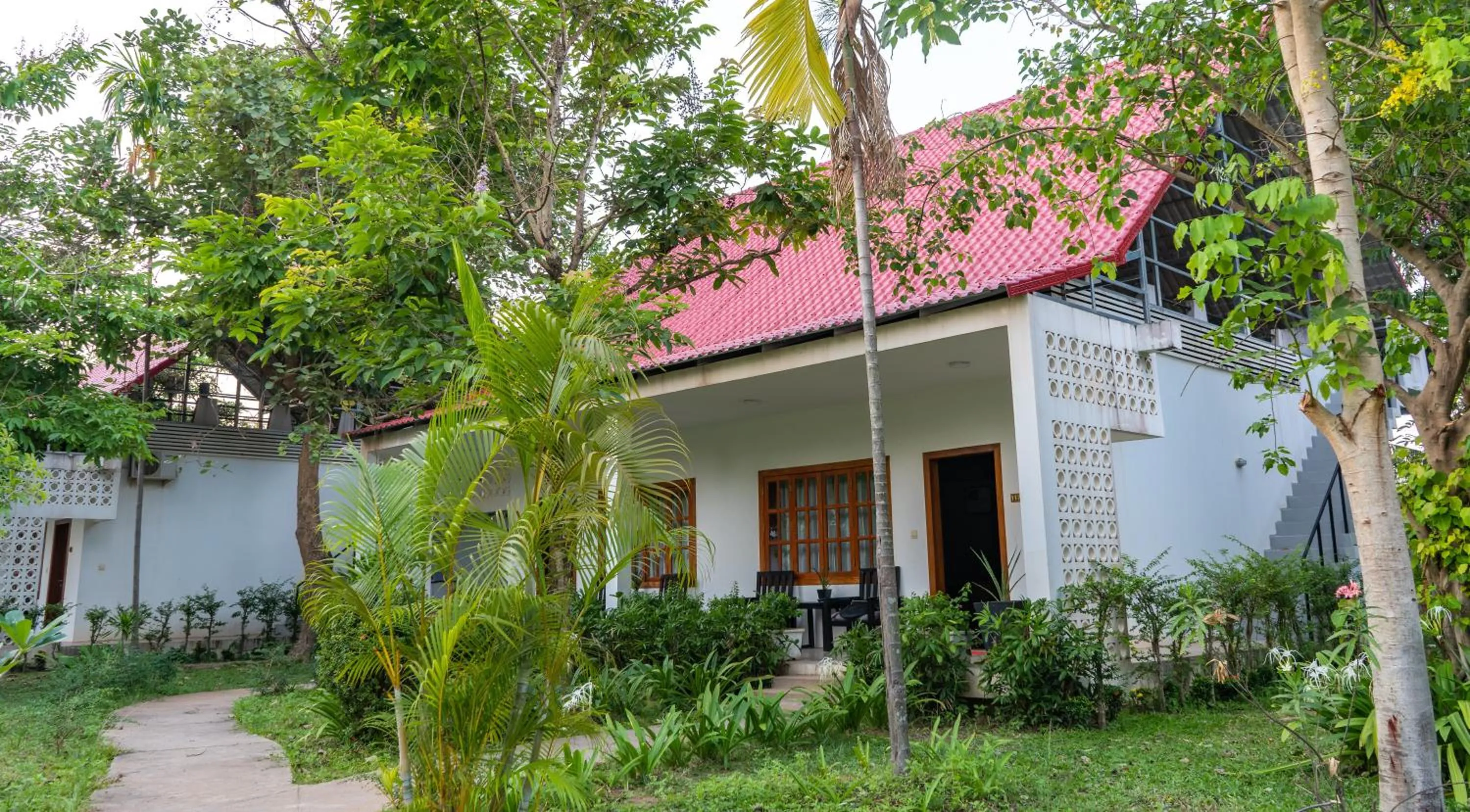 Garden in Amazing Smile Angkor Resort