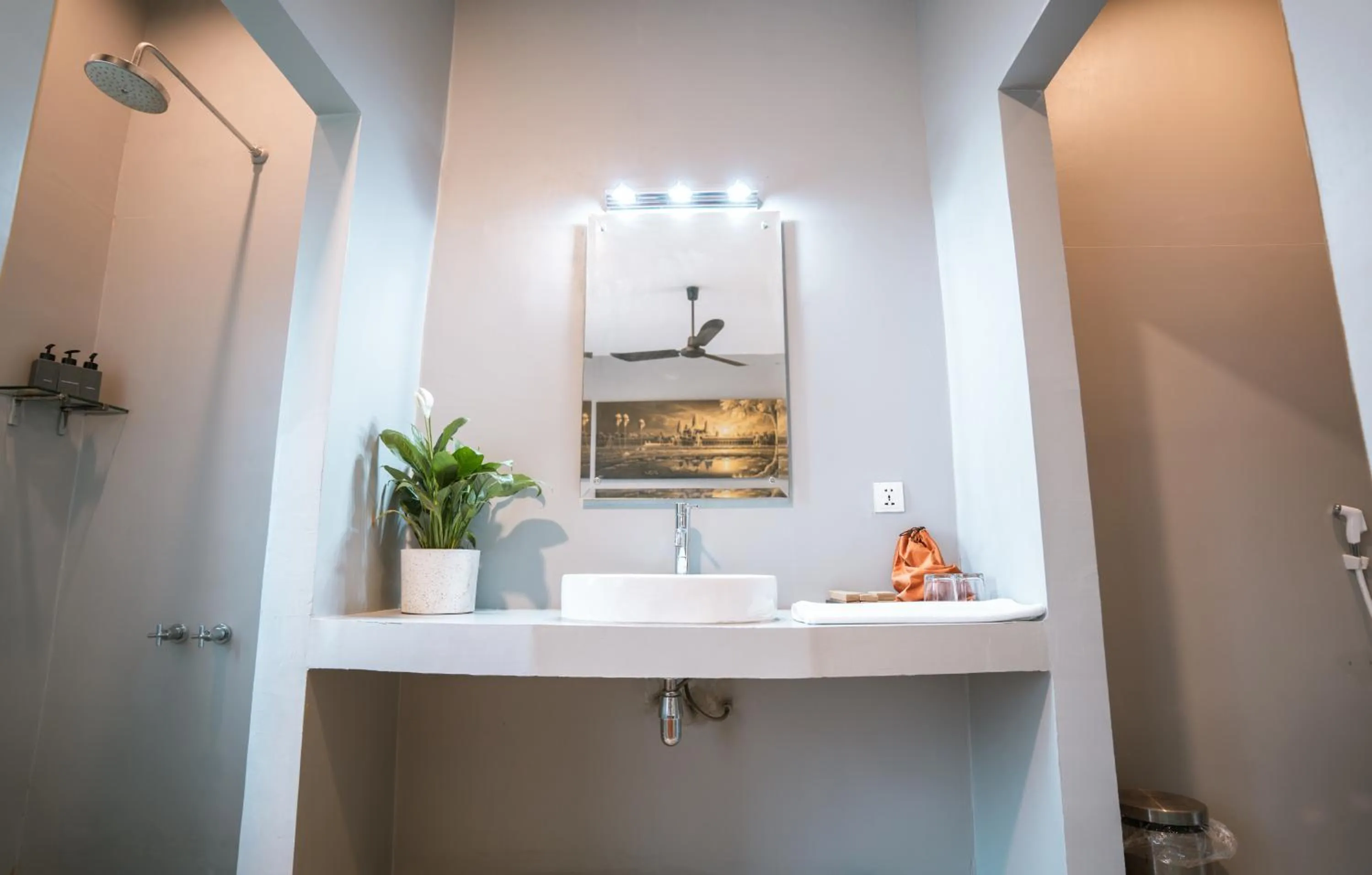 Toilet in Amazing Smile Angkor Resort