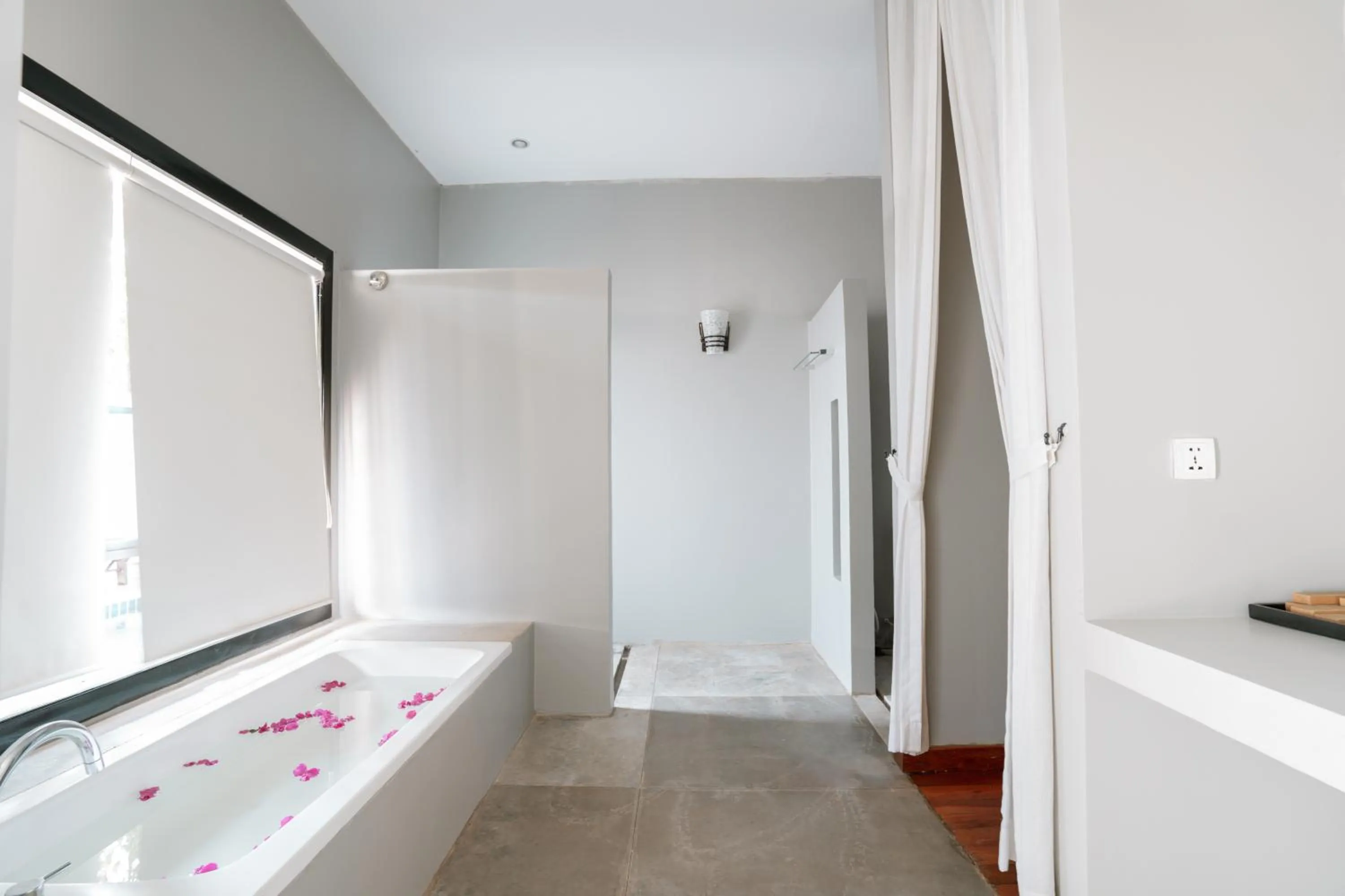 Shower in Amazing Smile Angkor Resort