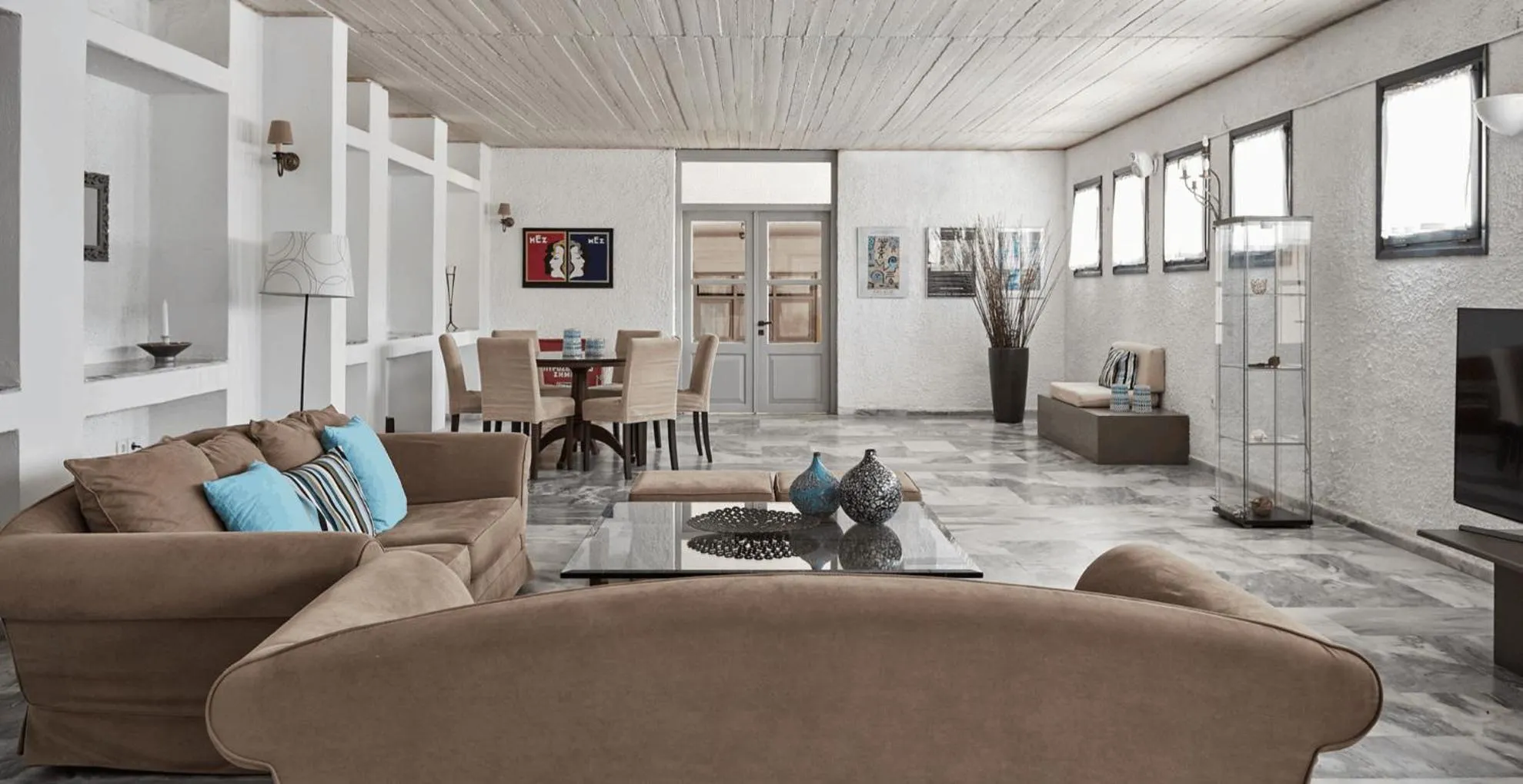 Communal lounge/ TV room in Mare Vista Hotel - Epaminondas