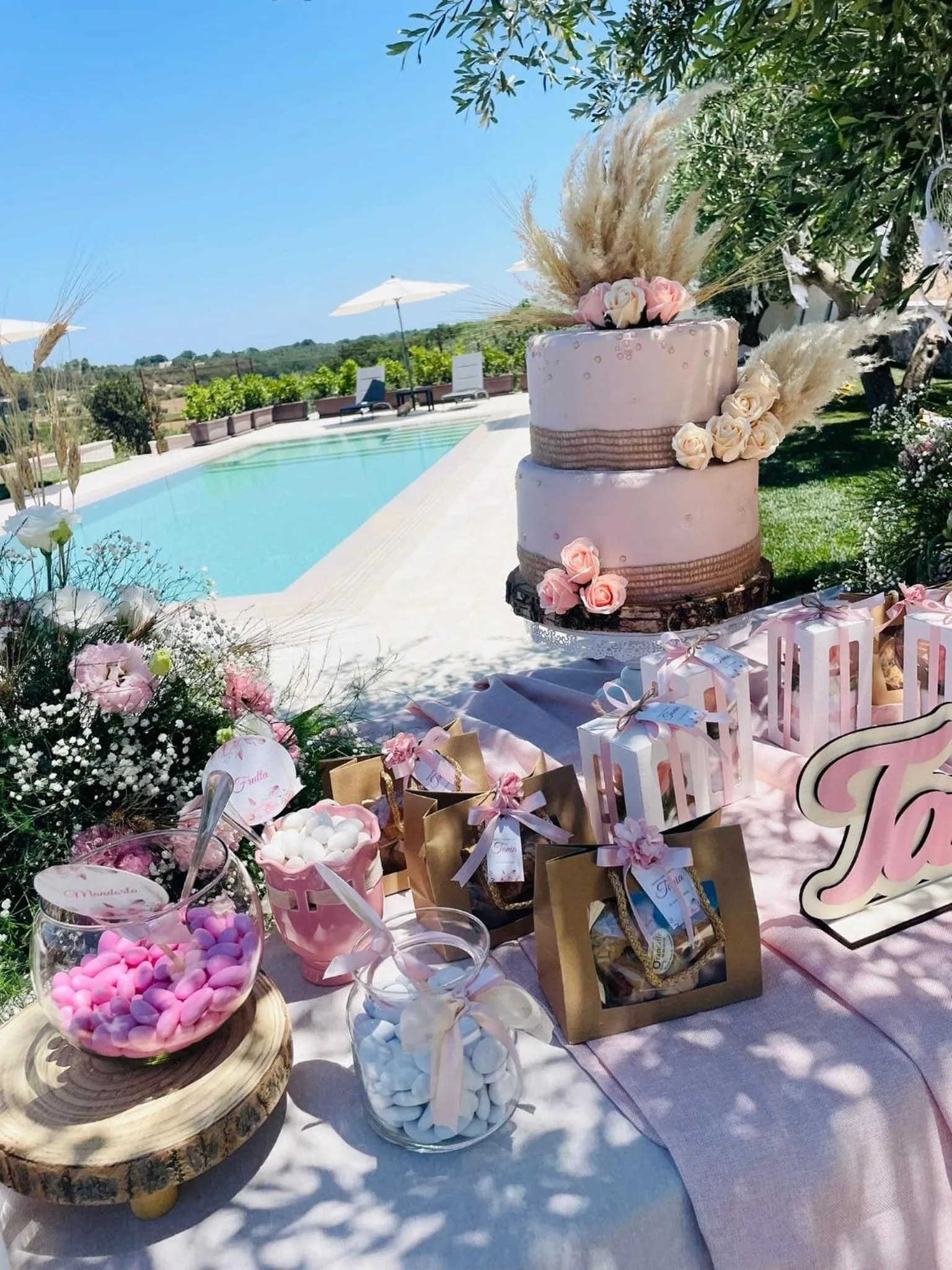 Pool view in B&B Villa Maggi