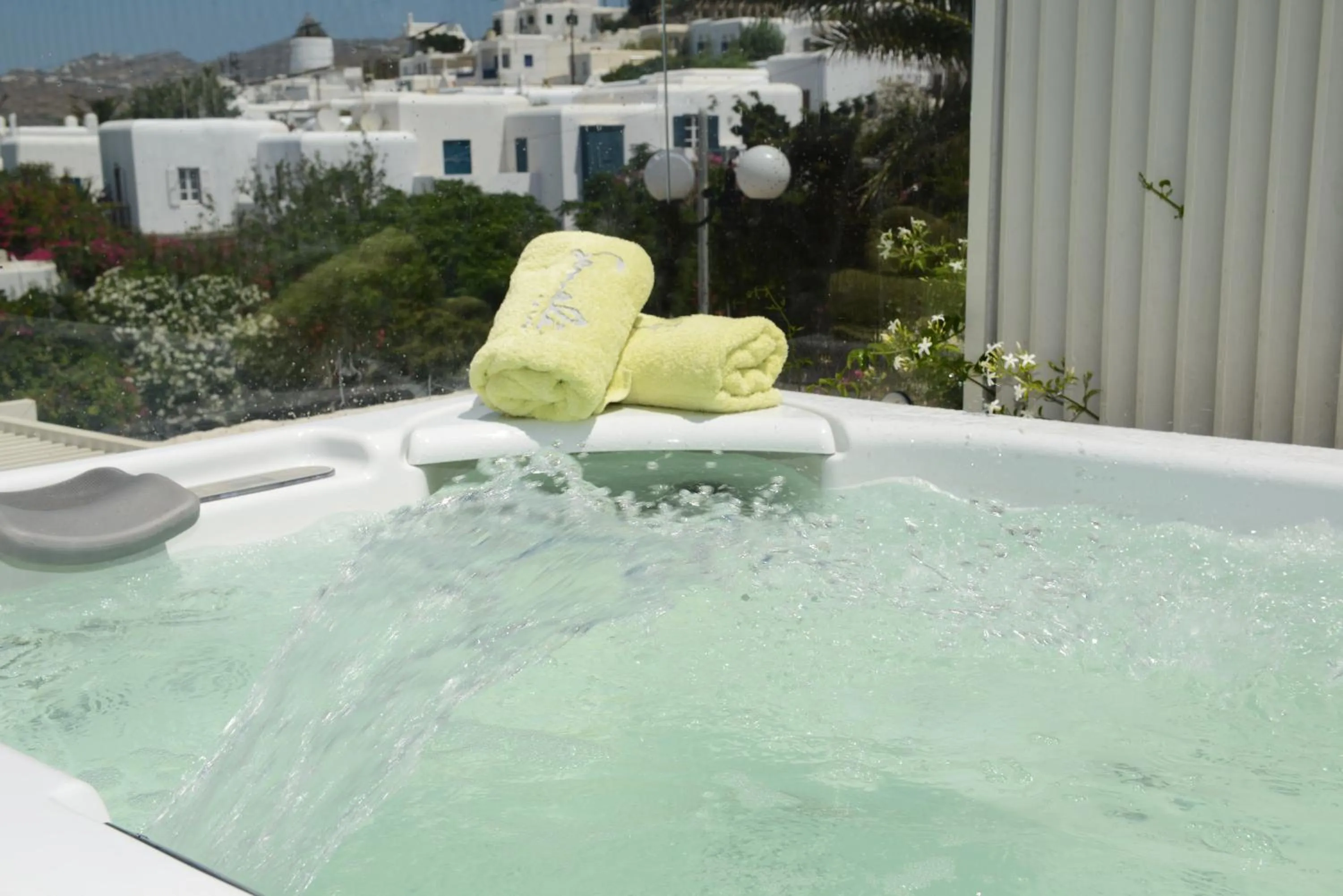 Hot Tub in Semeli Hotel Mykonos