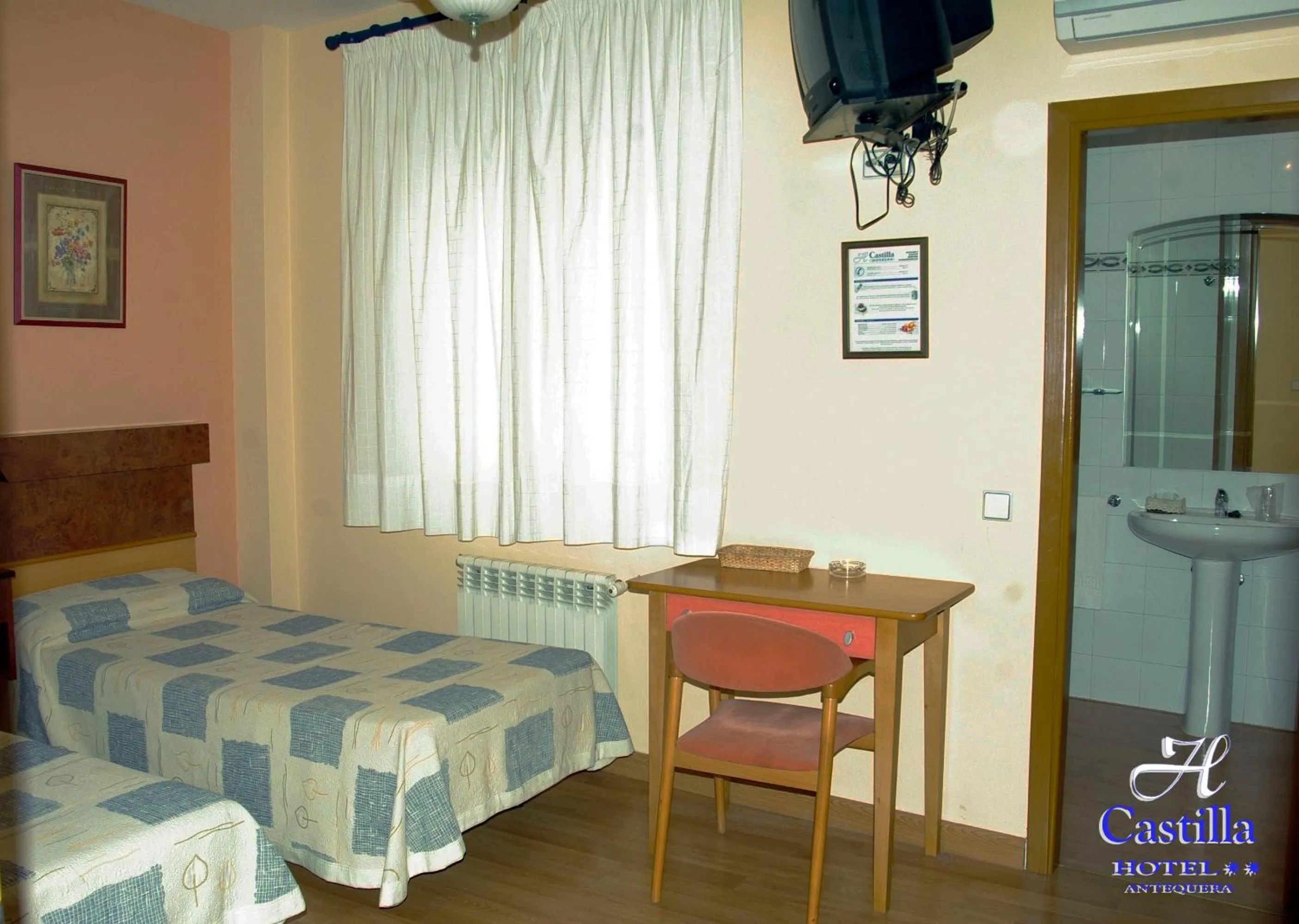 Photo of the whole room, Bed in Hotel Castilla