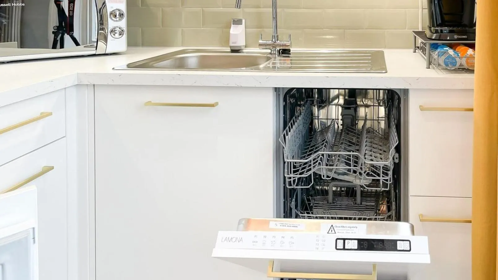 dishwasher in Old Town Trinity Apt No 3 By Adliv