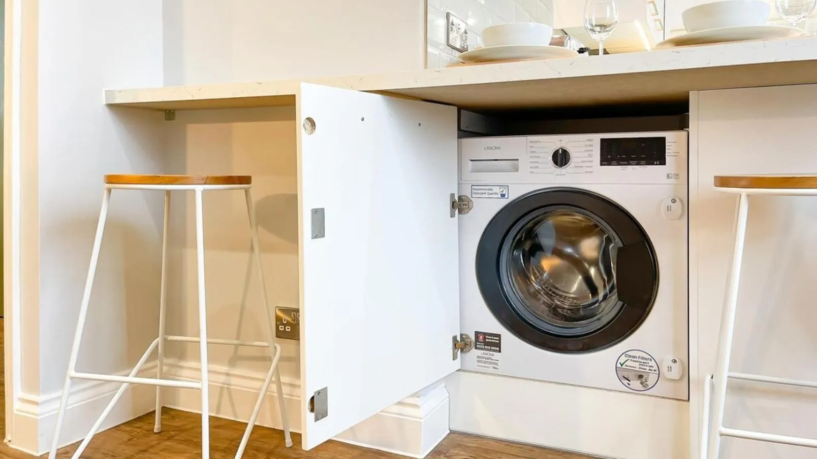 washing machine in Old Town Trinity Apt No 3 By Adliv