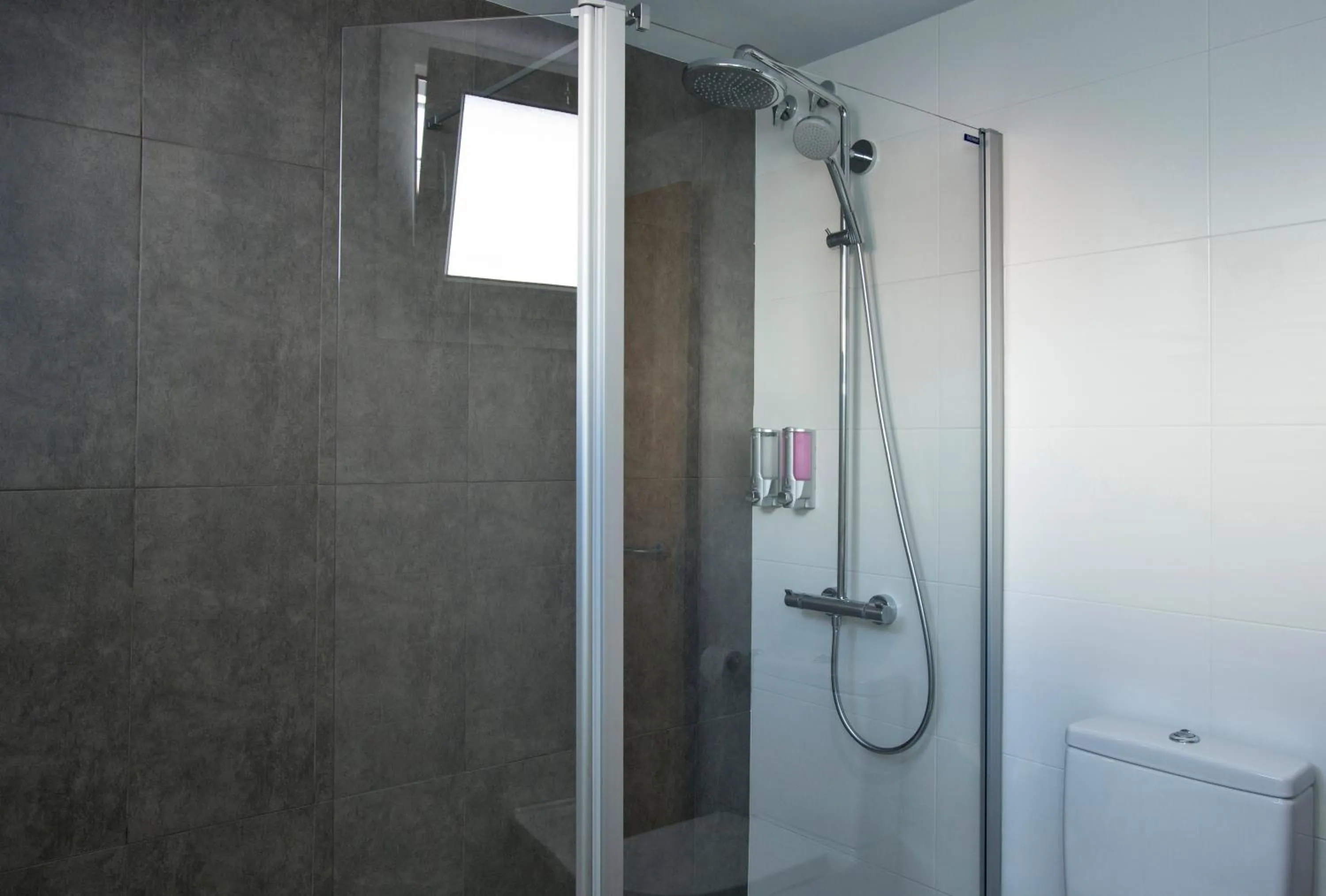 Shower in Hotel Baviera