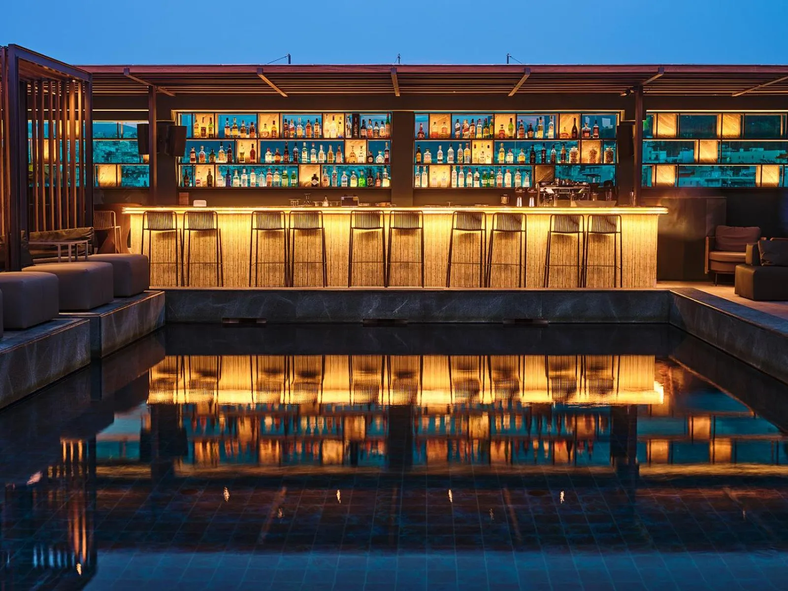 Lounge or bar in Radisson Blu Park Hotel Athens