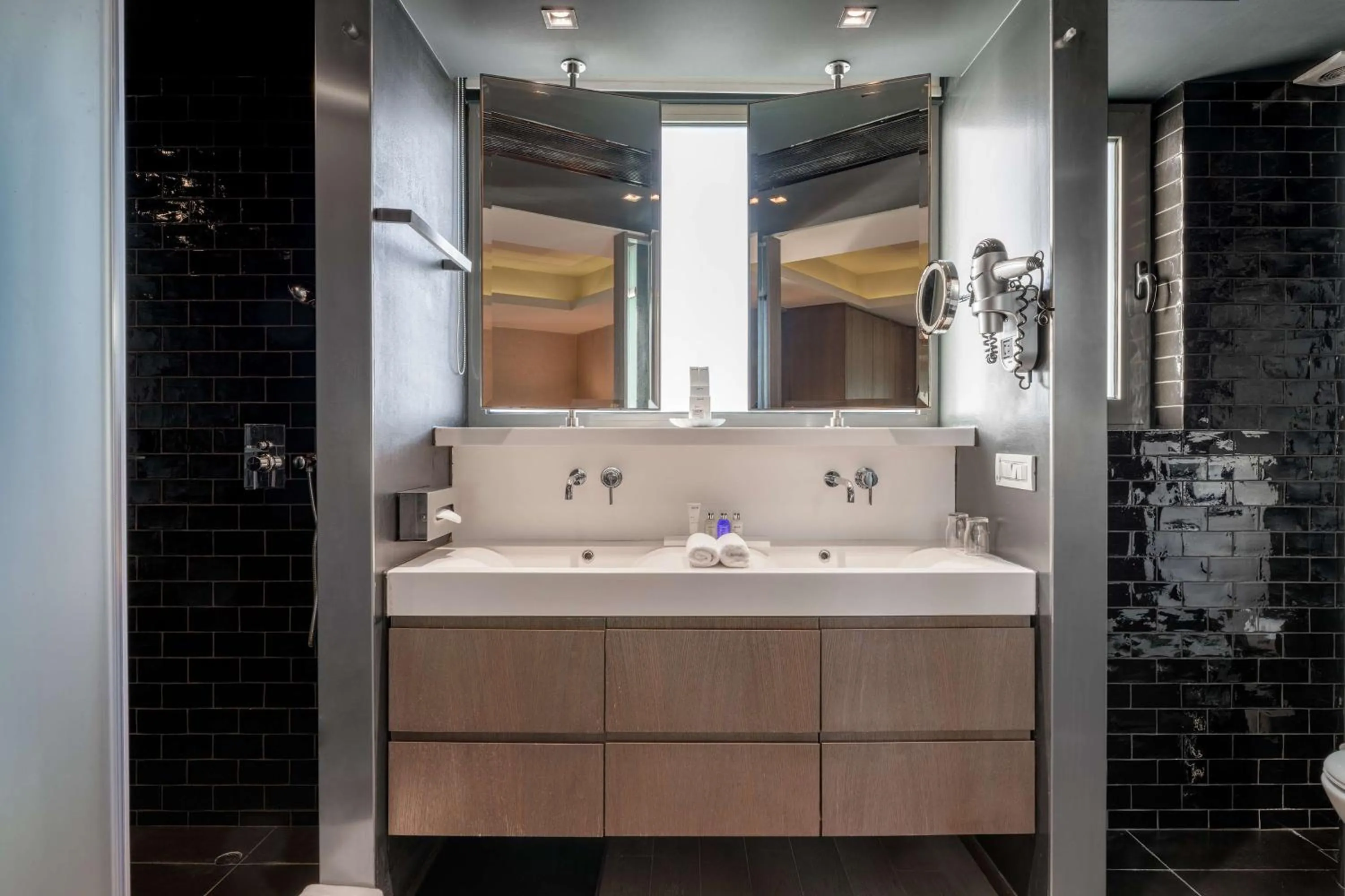 Bathroom in Radisson Blu Park Hotel Athens