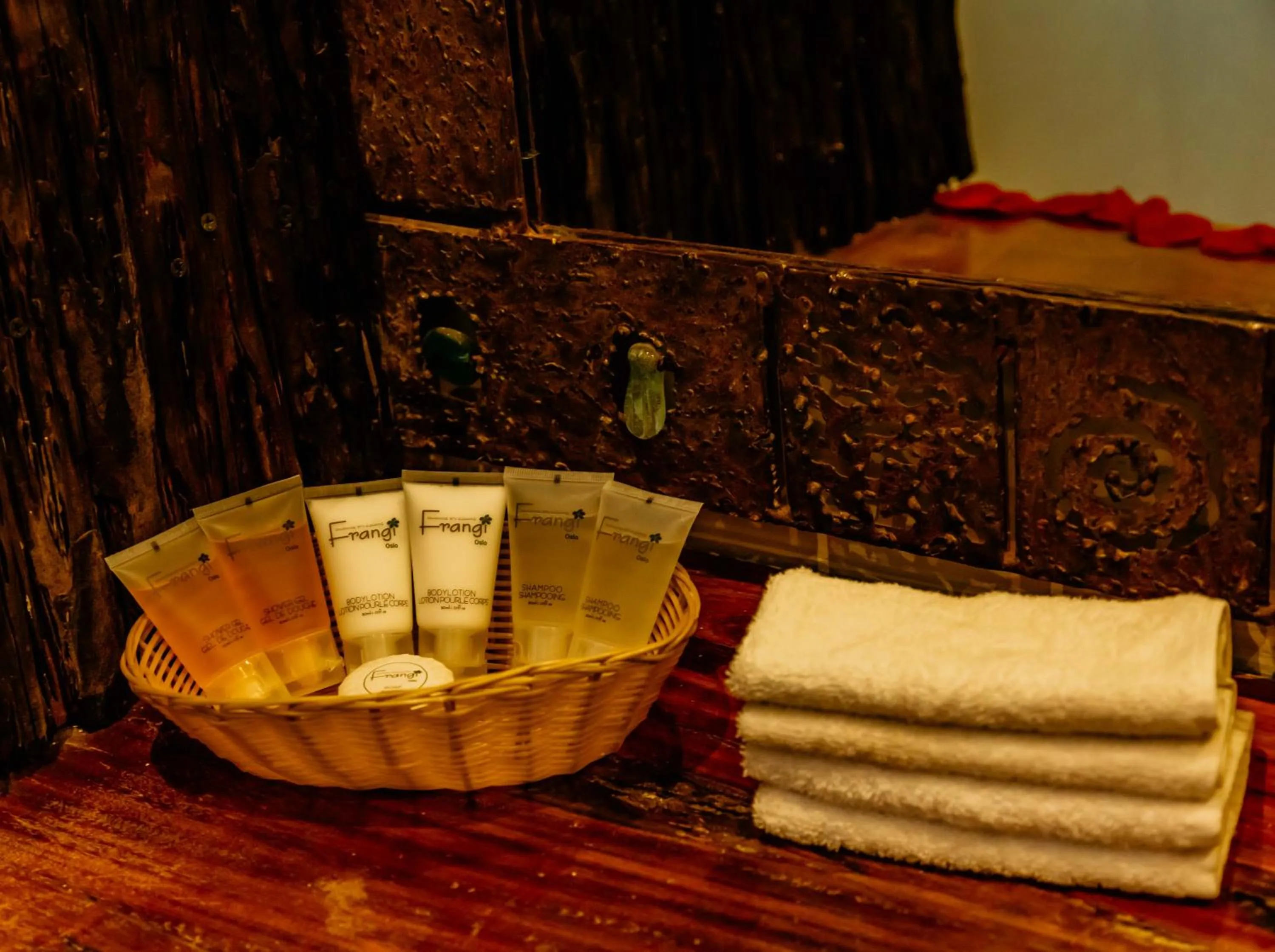 towels in Weru Weru River Lodge