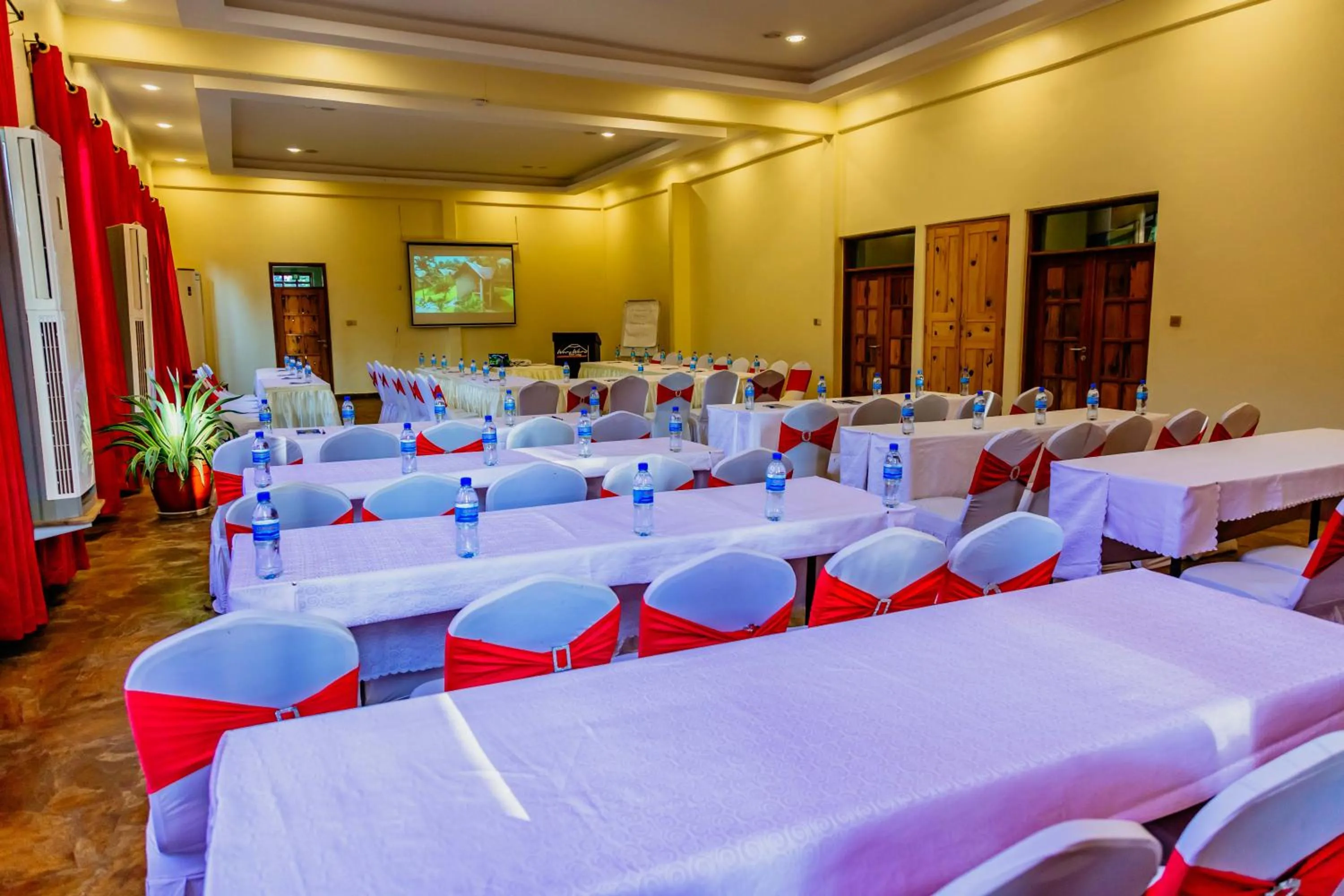 Meeting/conference room in Weru Weru River Lodge