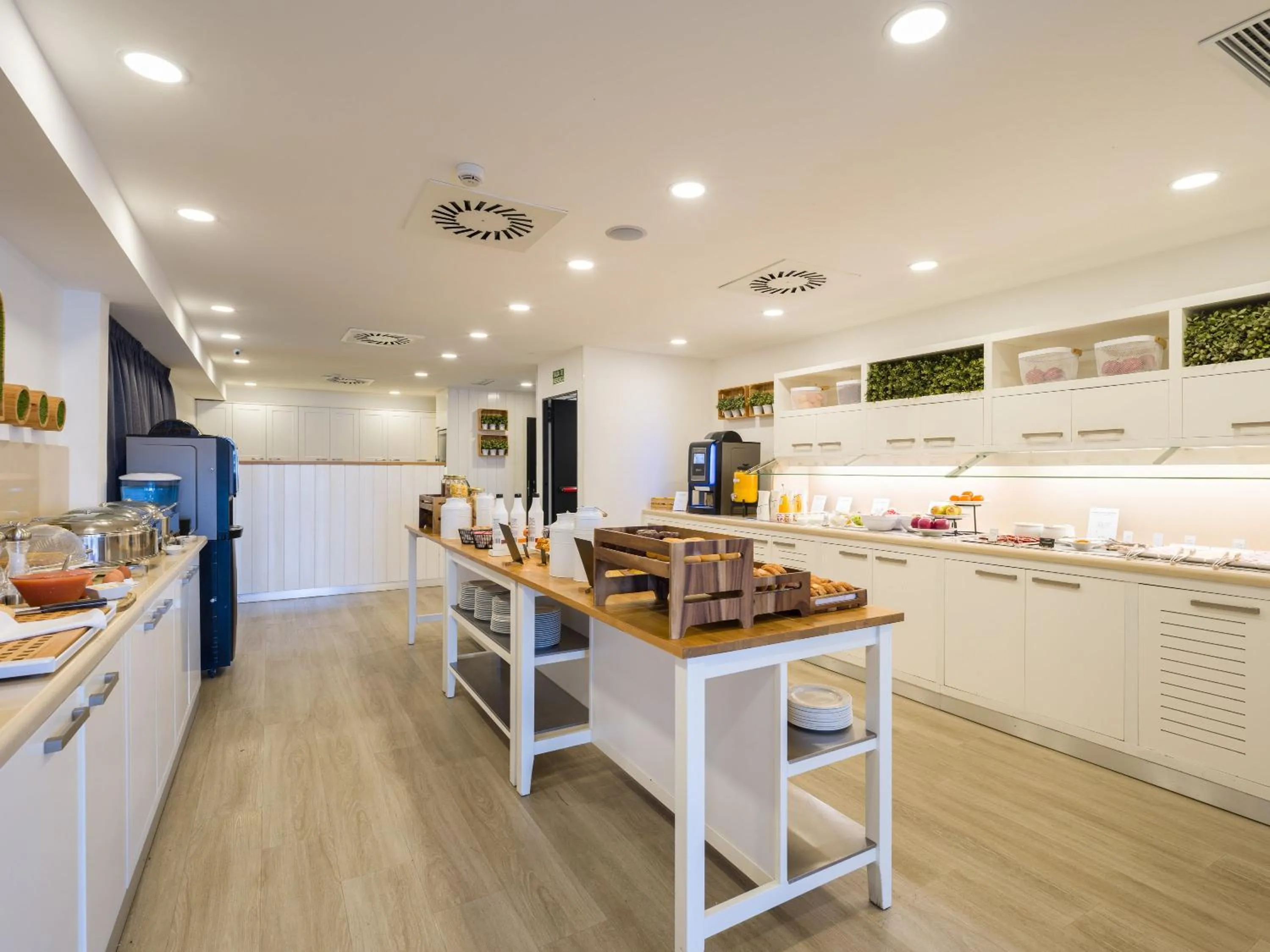 Breakfast in Sercotel Hotel Parque