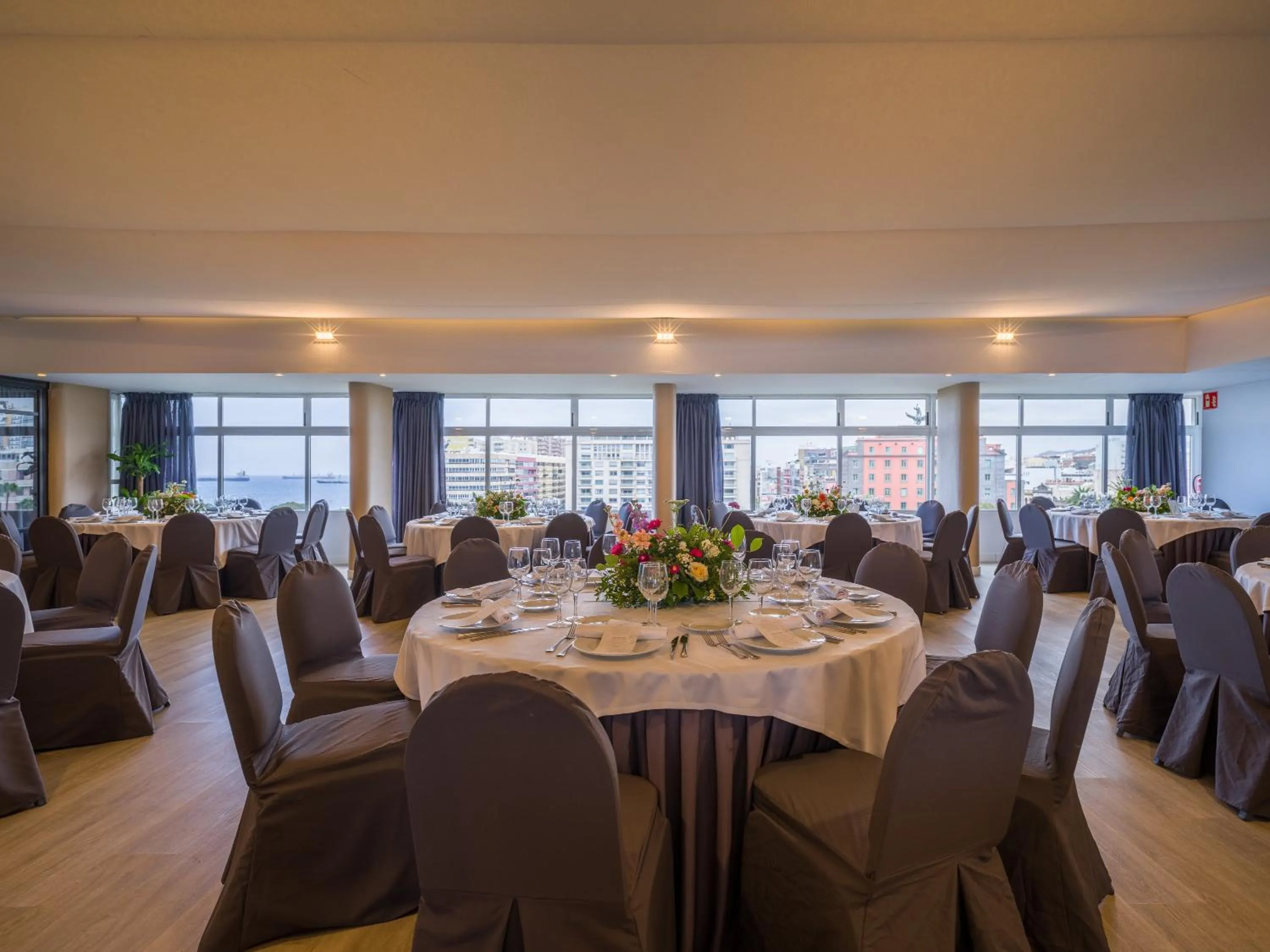 Restaurant/places to eat in Sercotel Hotel Parque