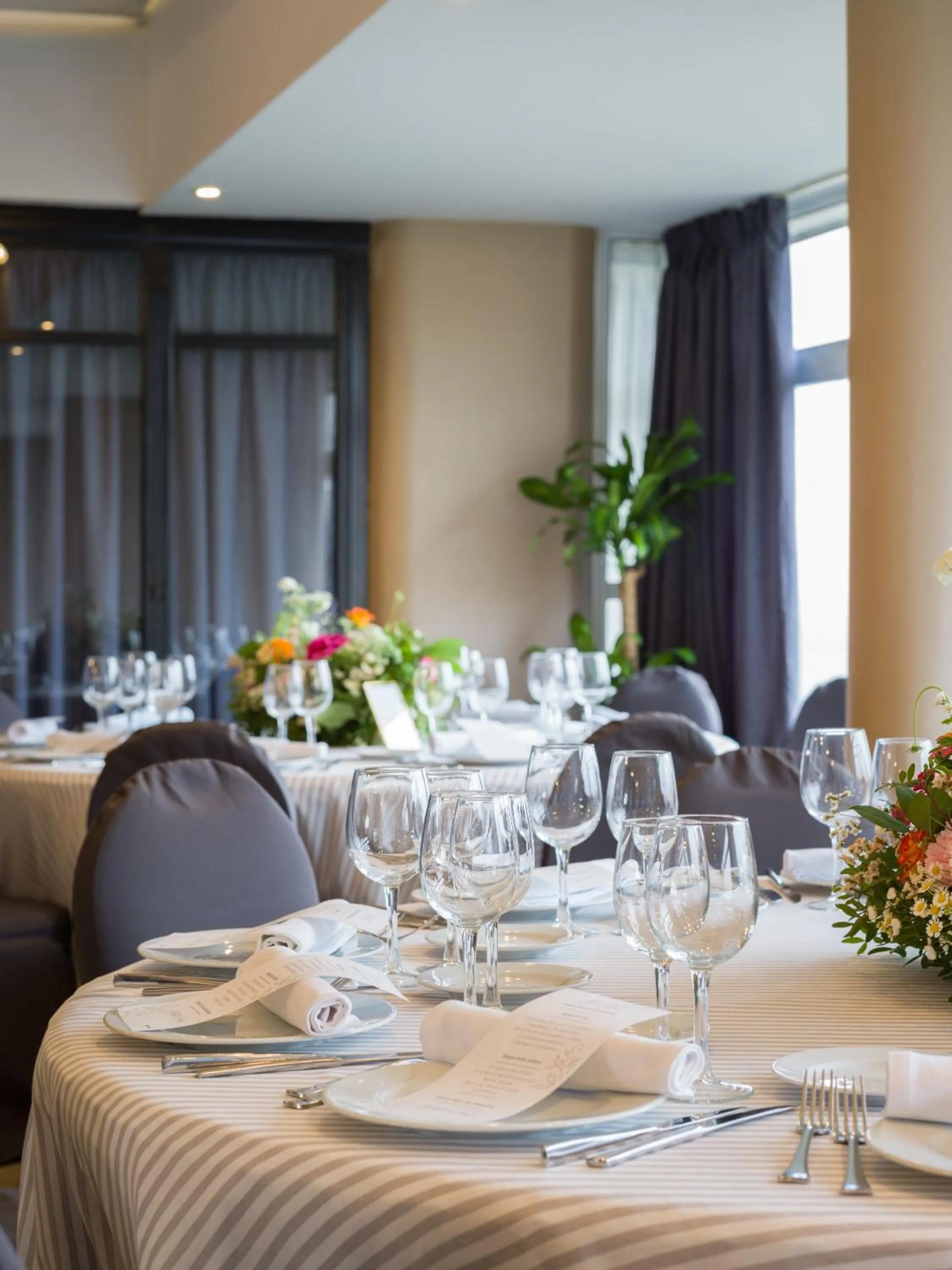Restaurant/places to eat in Sercotel Hotel Parque