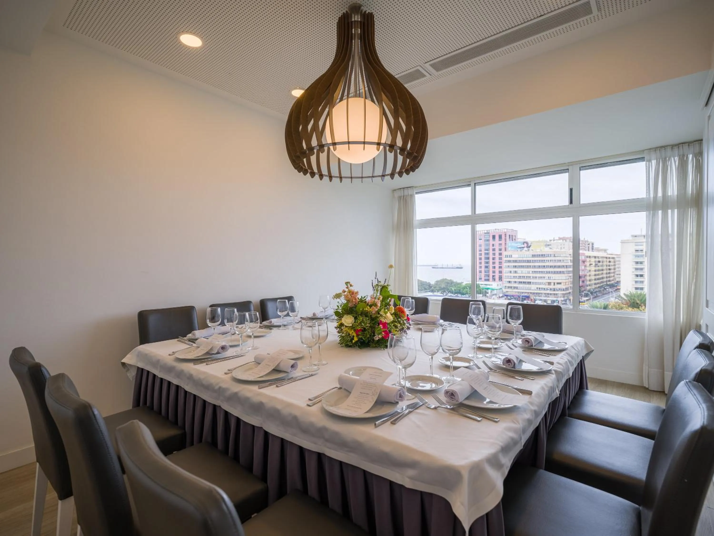 Restaurant/places to eat in Sercotel Hotel Parque