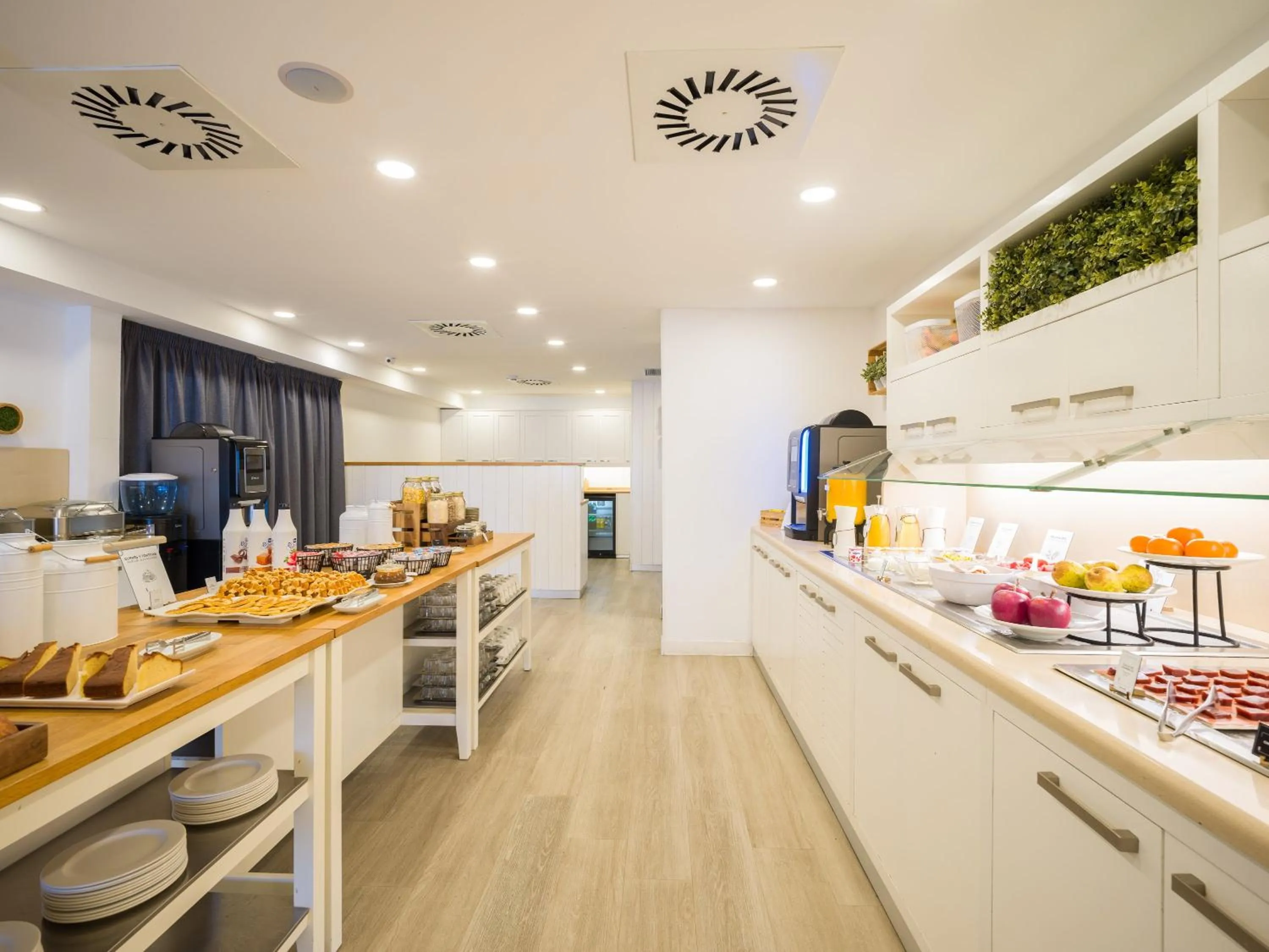 Breakfast in Sercotel Hotel Parque