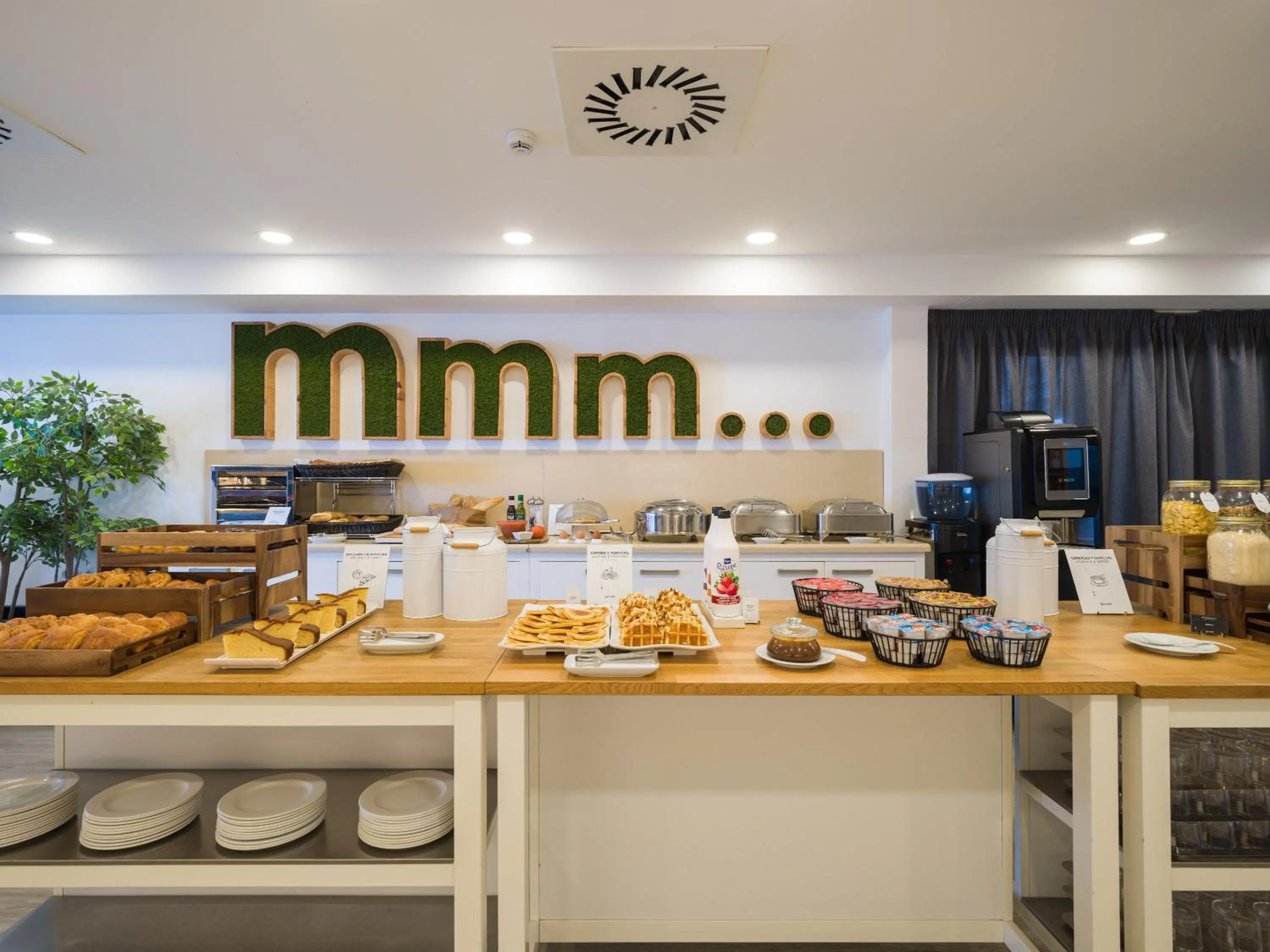 Breakfast in Sercotel Hotel Parque