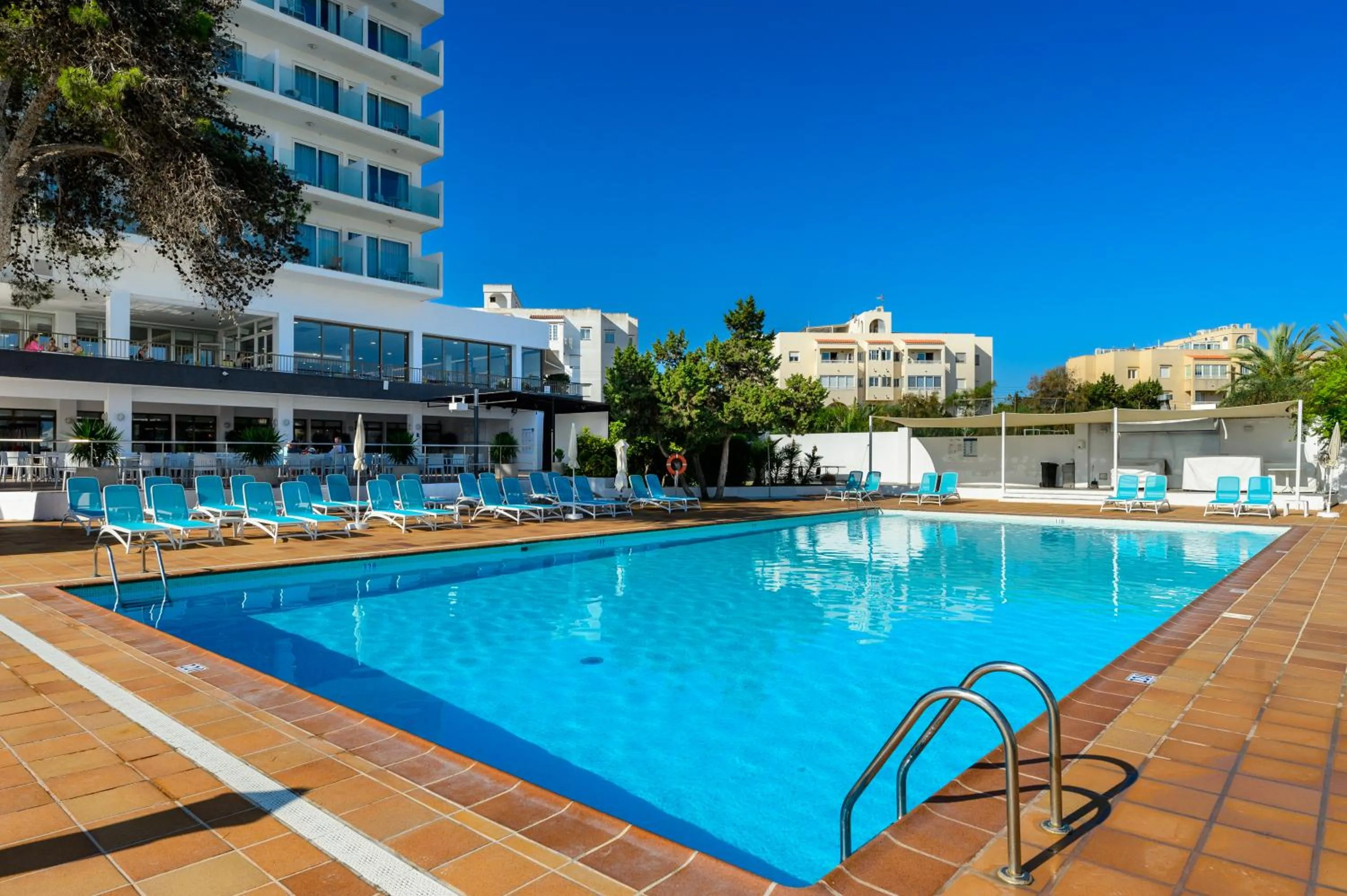 Swimming pool in Hotel Vibra Riviera