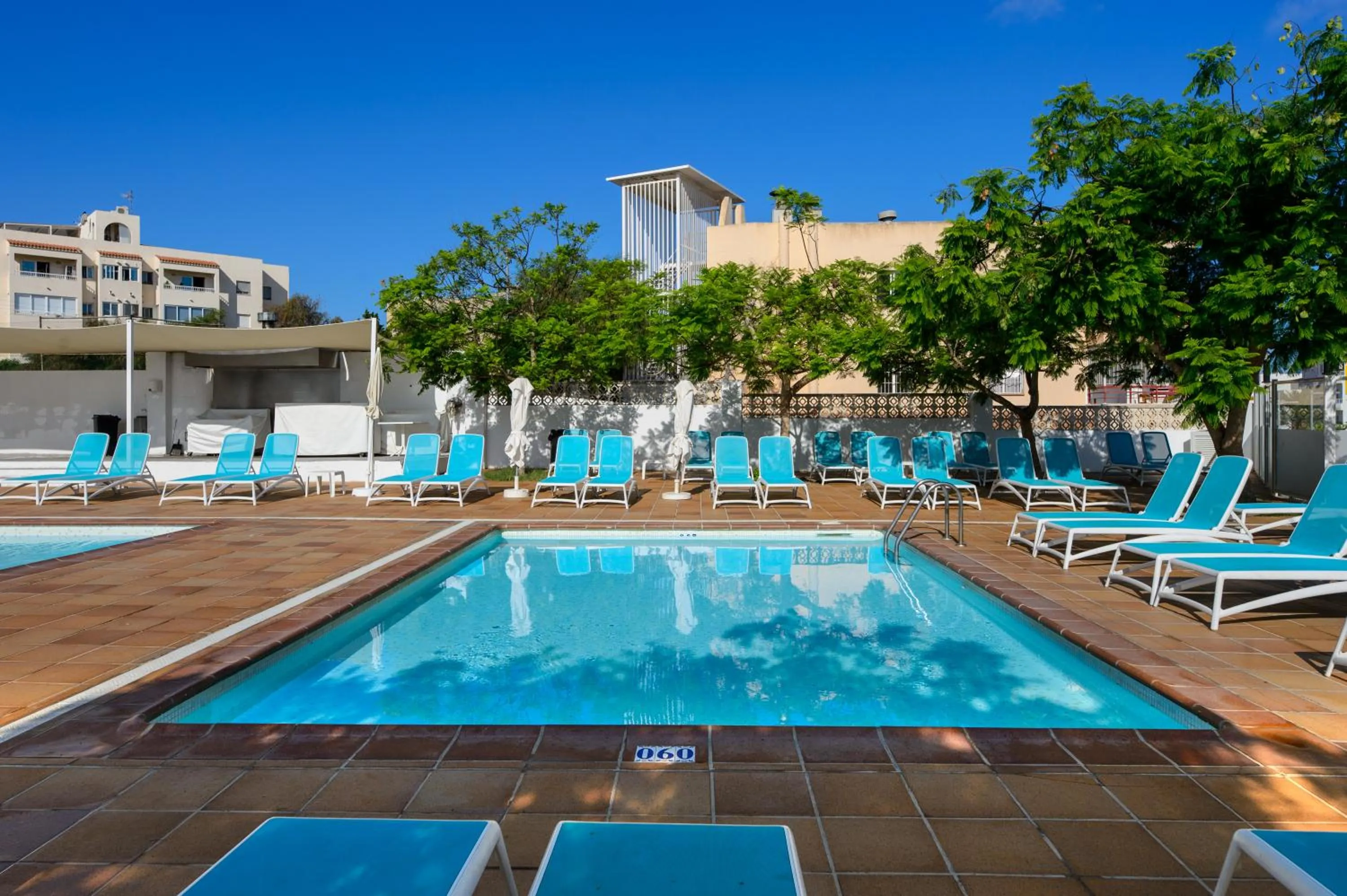 Swimming pool in Hotel Vibra Riviera