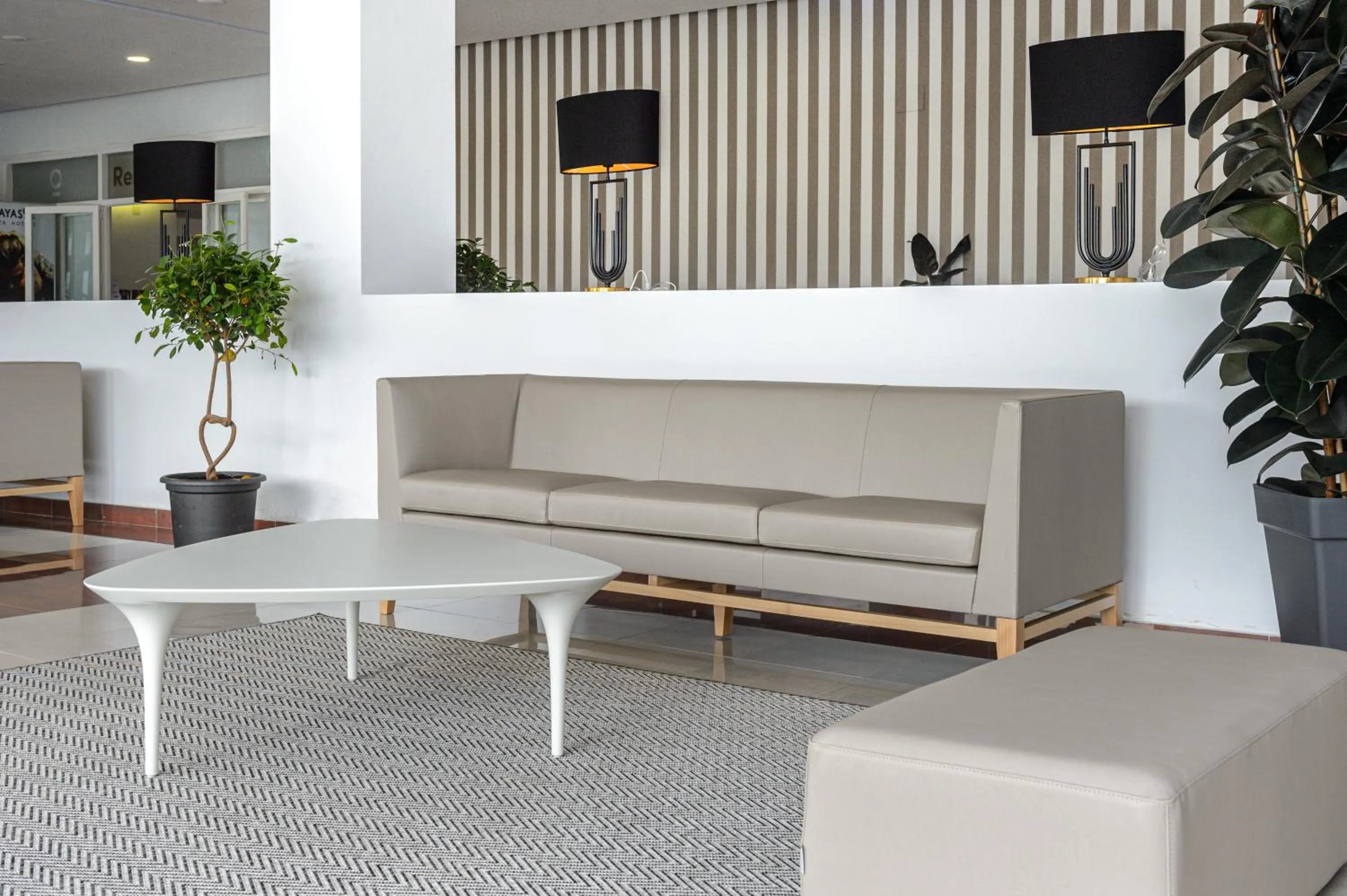 Seating area in Hotel Vibra Riviera