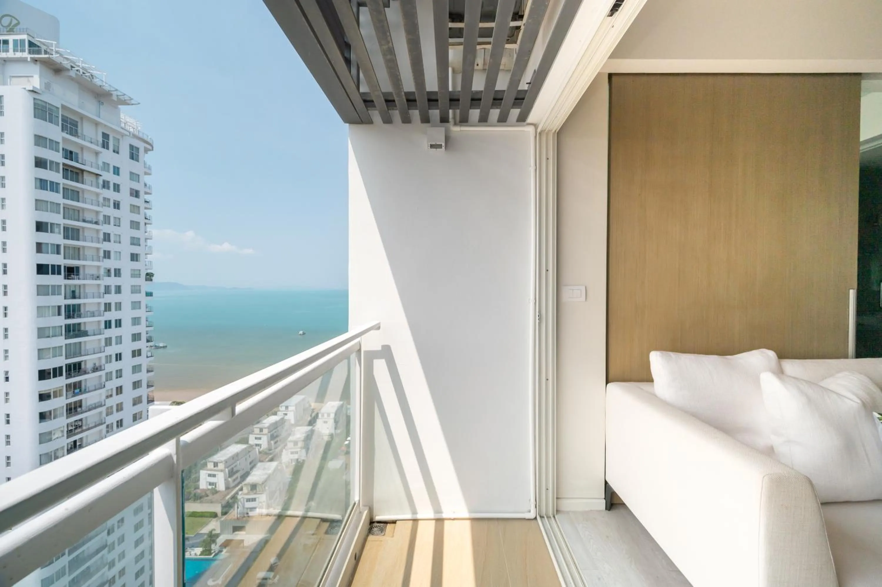 2BR Family Condo - Veranda Pattaya - Beachfront