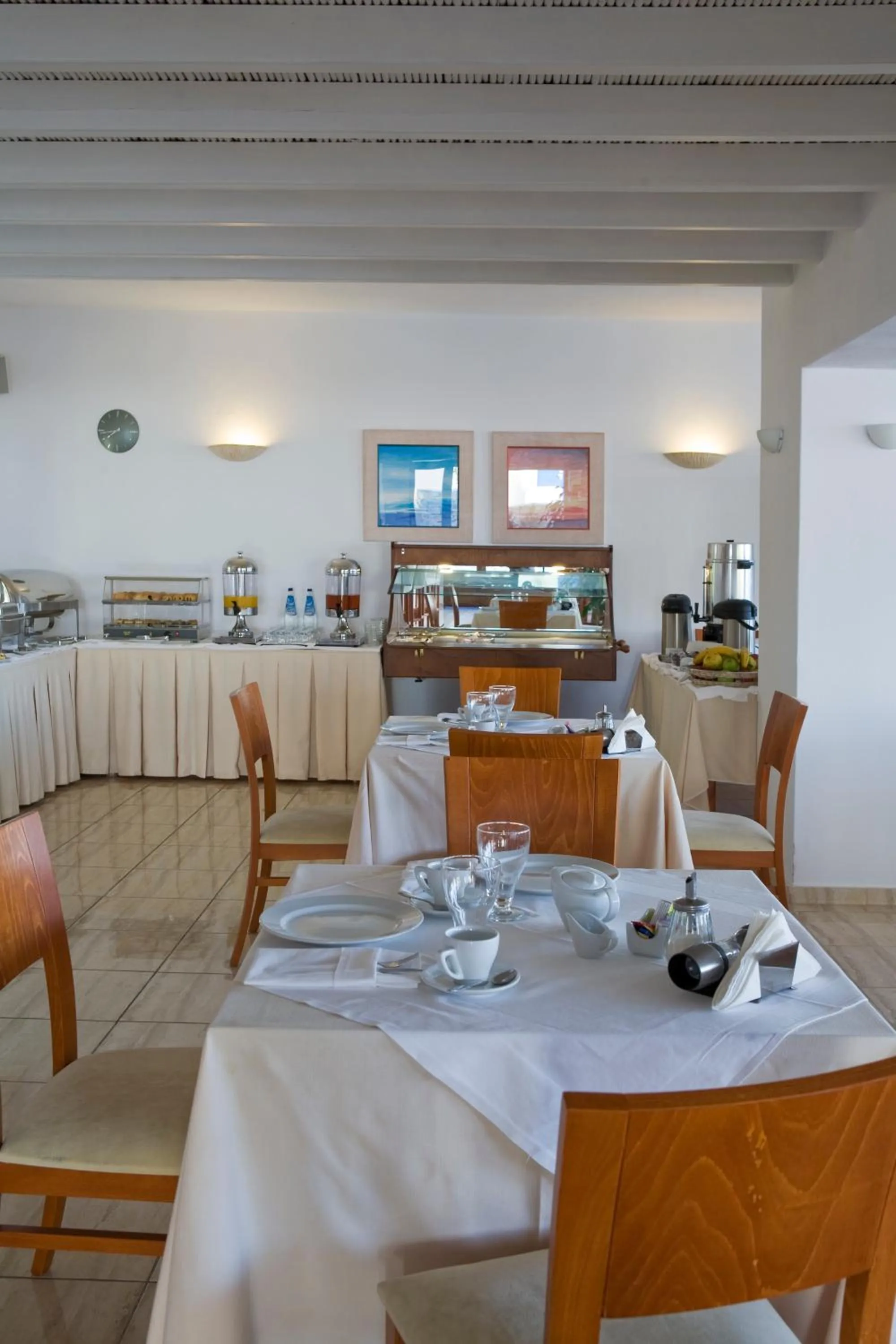 Restaurant/places to eat in Yiannaki Hotel