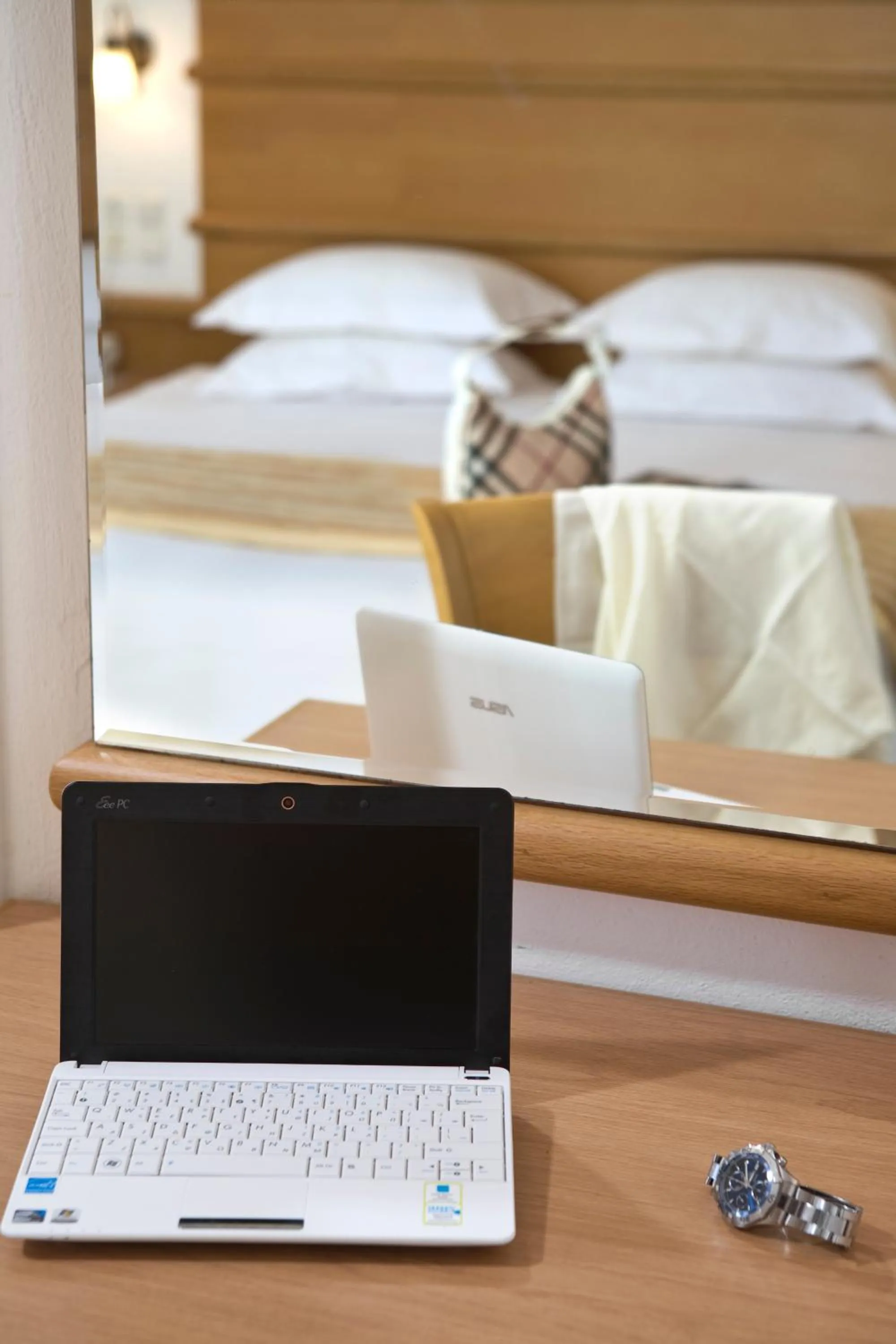 Business facilities, Bed in Yiannaki Hotel