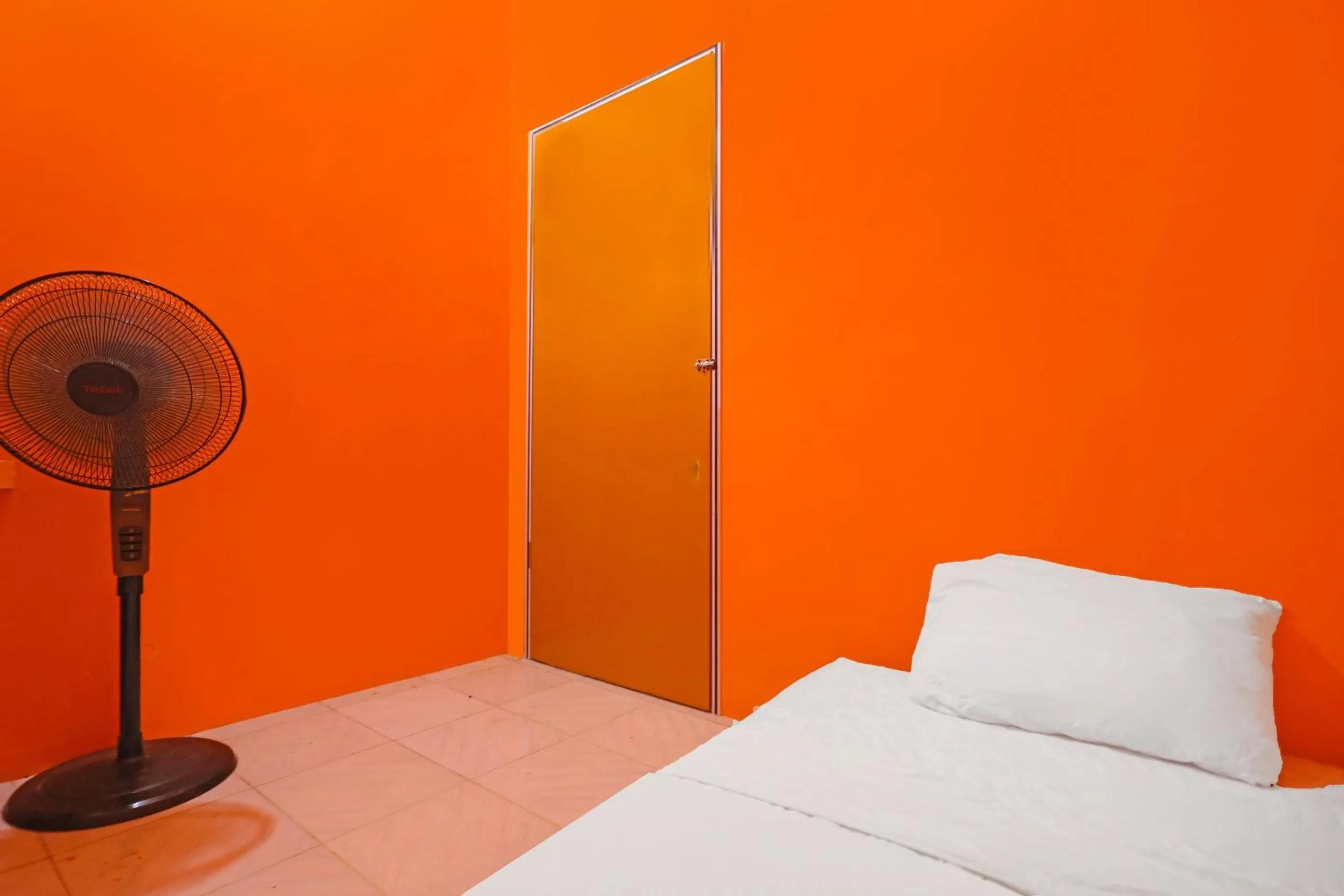 Bedroom, Bed in Hotel O Penginapan ReniNearMall Nagoya Hill