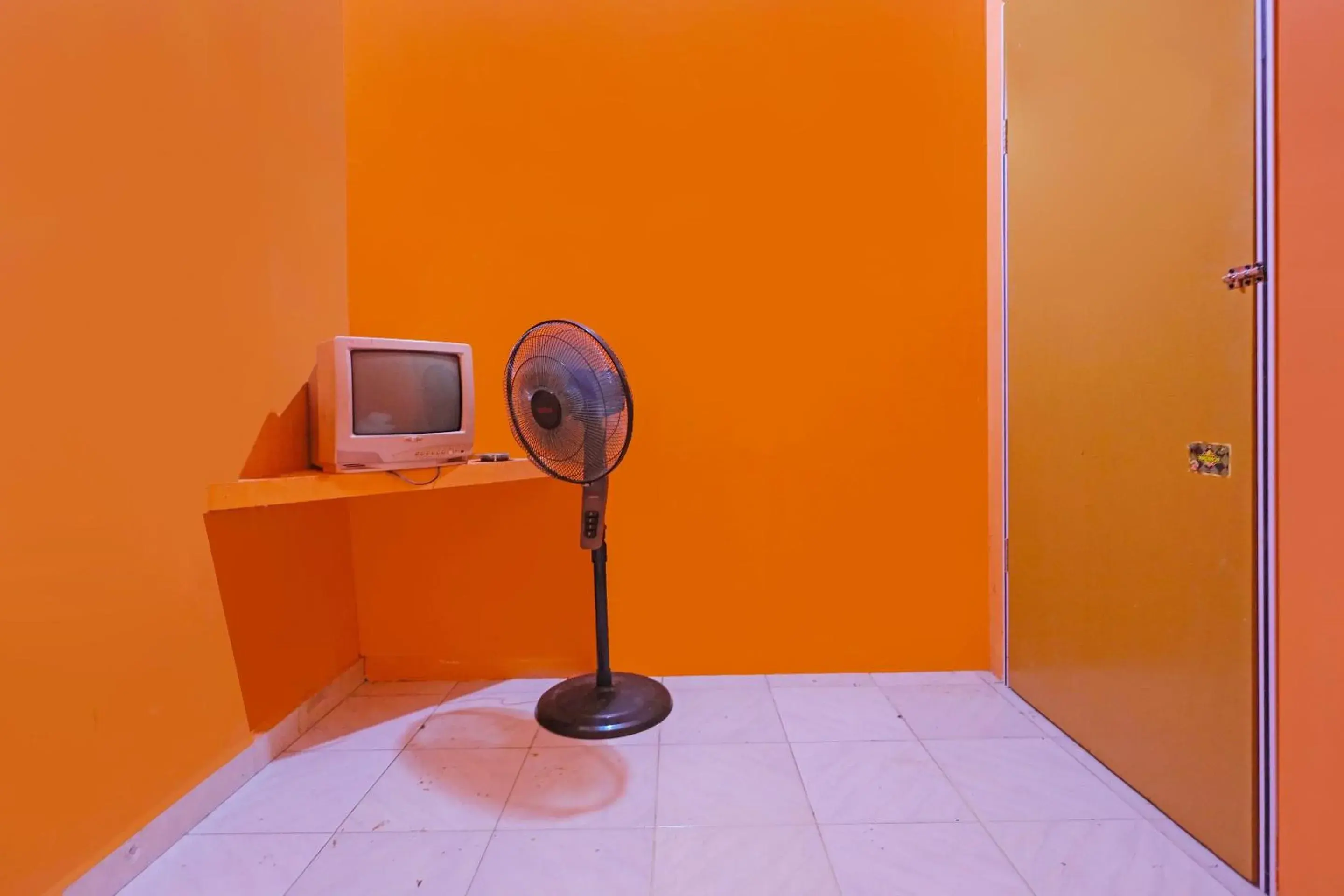 Small Single Room - single occupancy in Hotel O Penginapan ReniNearMall Nagoya Hill Small Single Room - single occupancy in Hotel O Penginapan ReniNearMall Nagoya Hill