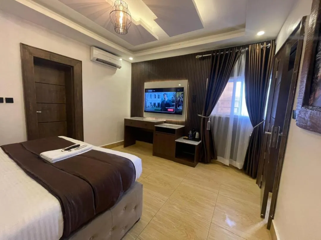 Communal lounge/ TV room, Bed in Presken Hotel Residence, GRA Ikeja, Lagos