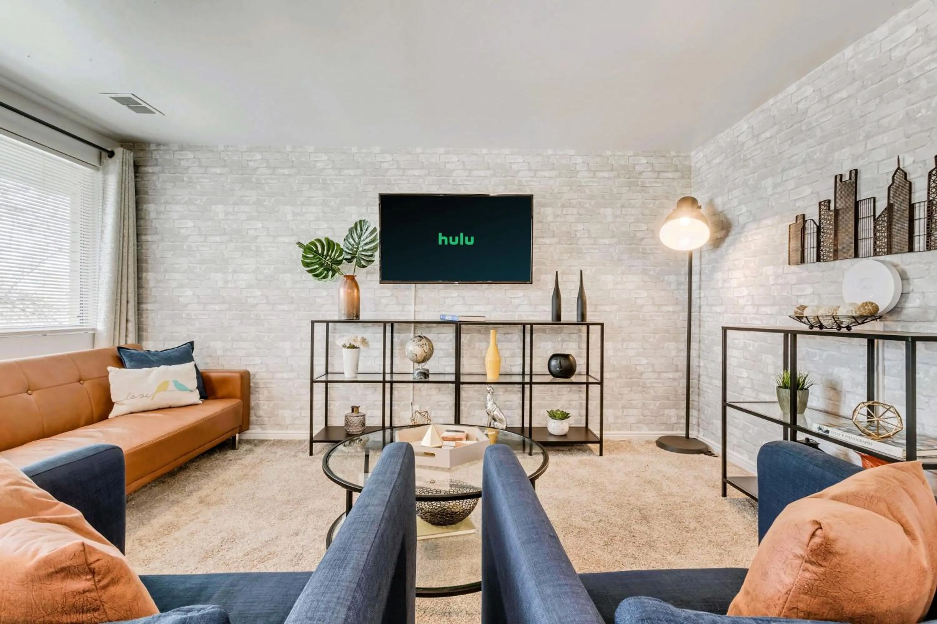 TV and multimedia in Marmalade by Cloud Dream Homes