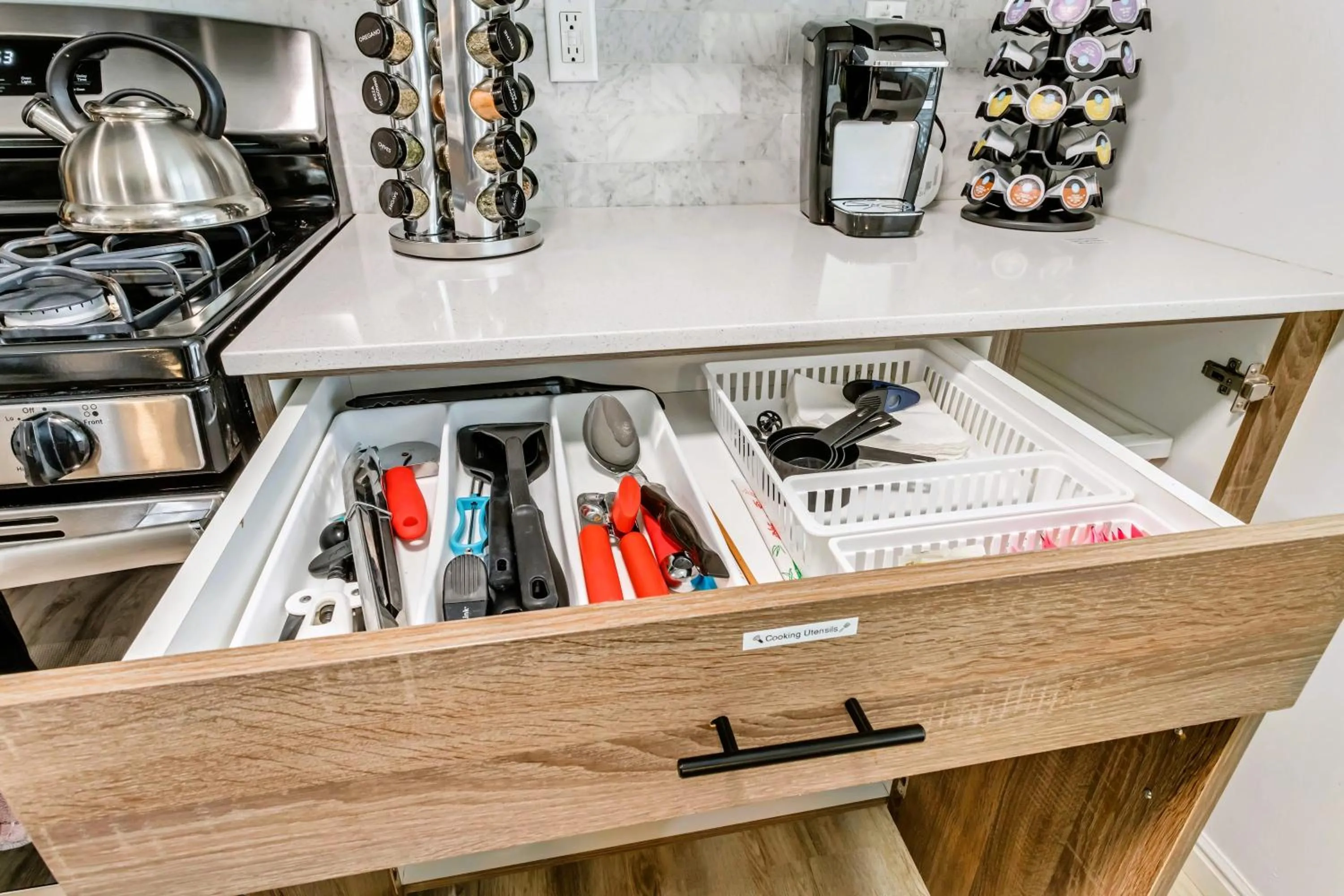 Coffee/tea facilities in Marmalade by Cloud Dream Homes