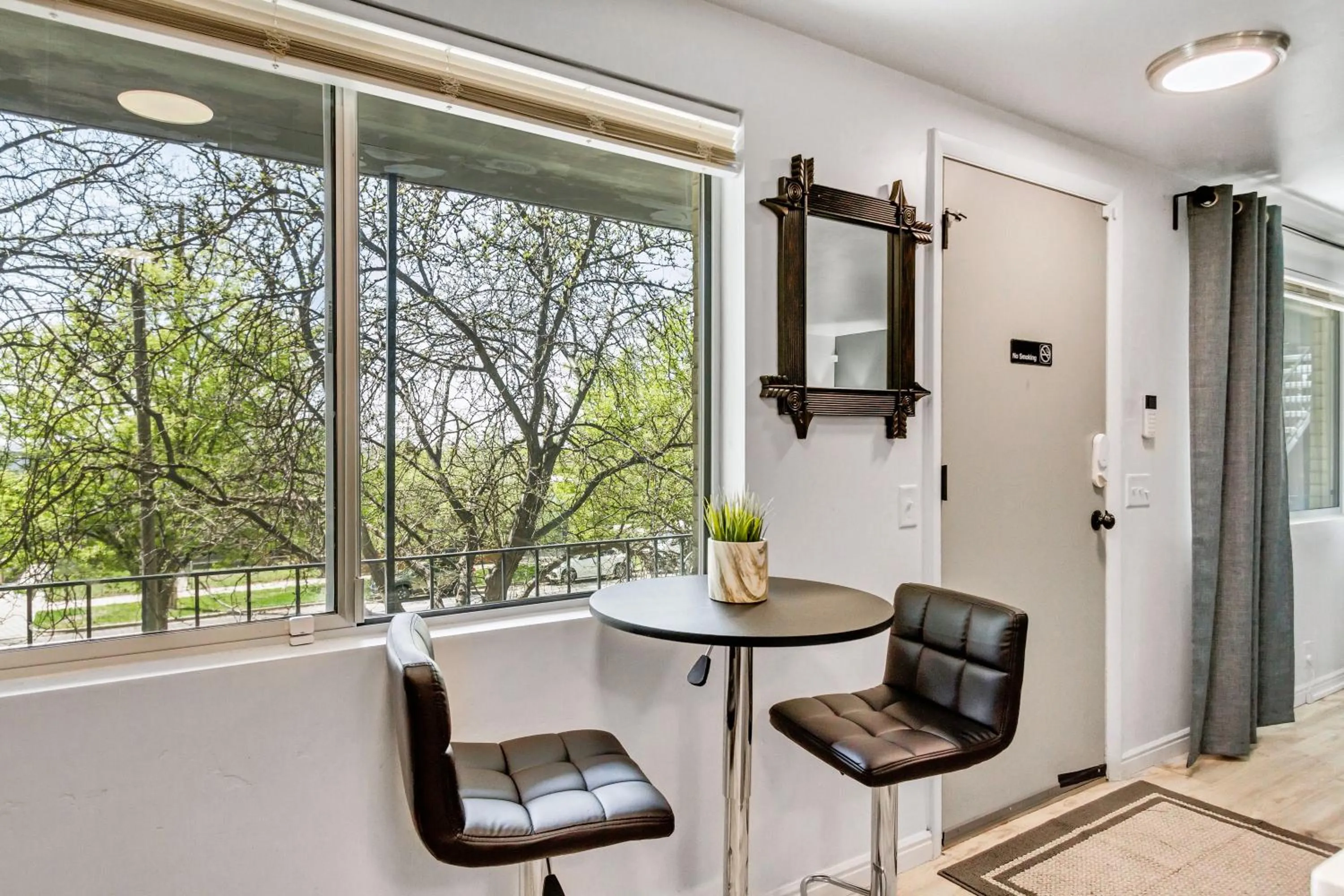 Dining area in Marmalade by Cloud Dream Homes