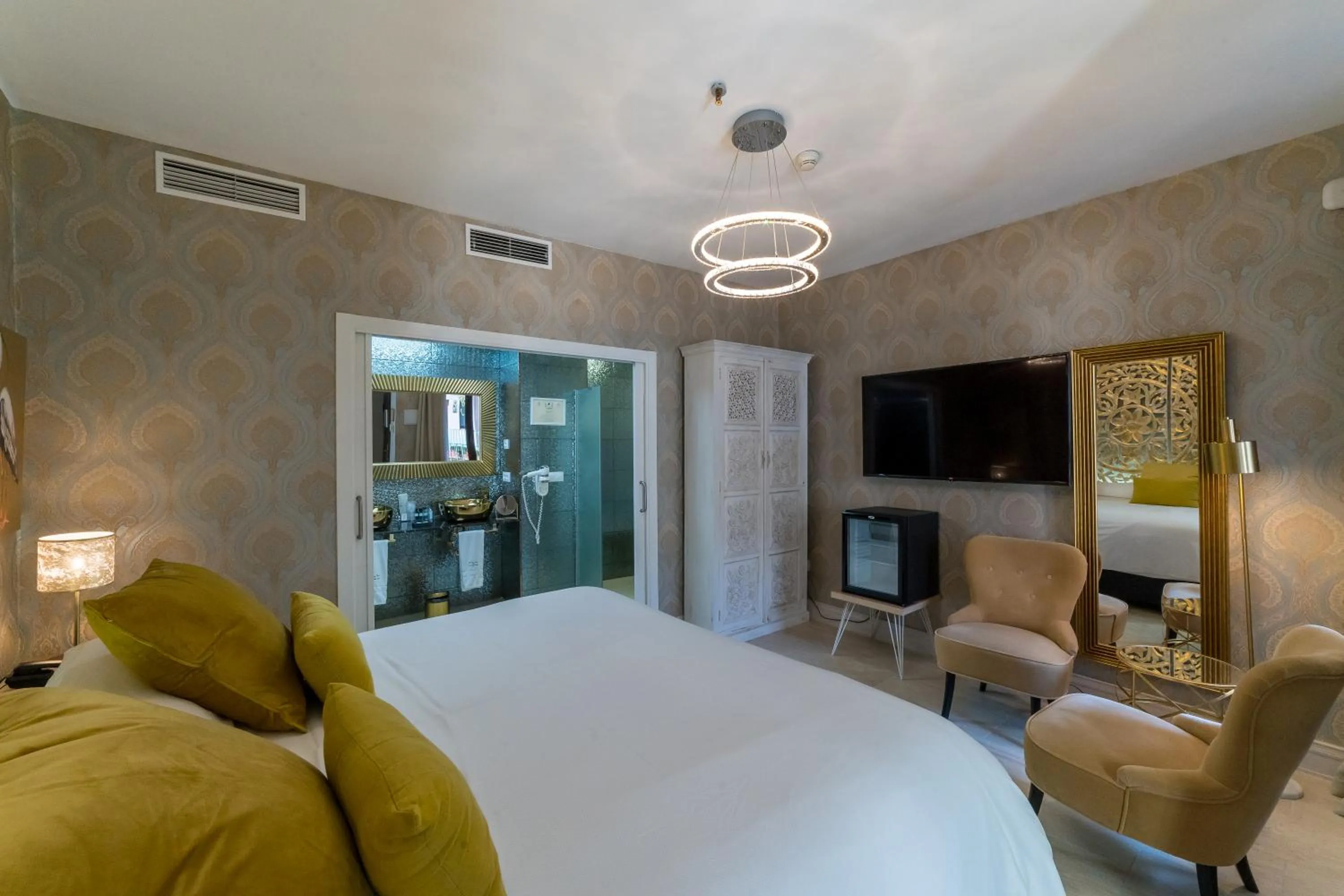 Photo of the whole room, Bed in El Rey Moro Hotel Boutique