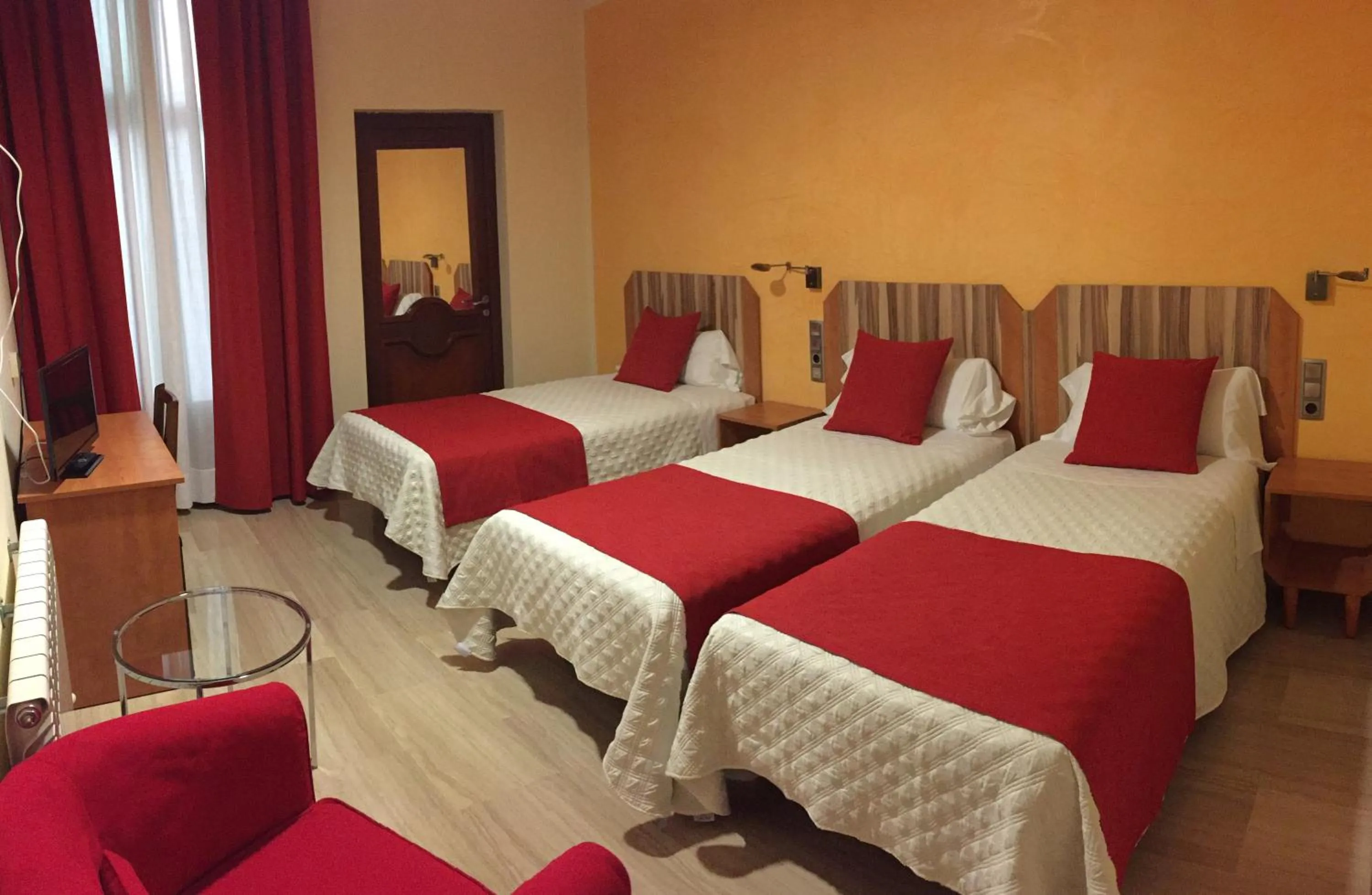 Bedroom, Bed in Alba Hotel