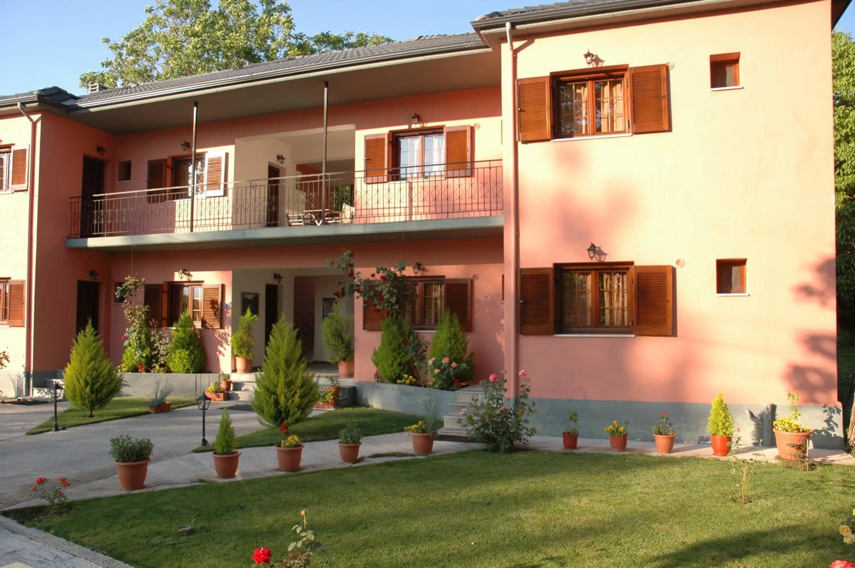 Facade/entrance in Artemis Apartments
