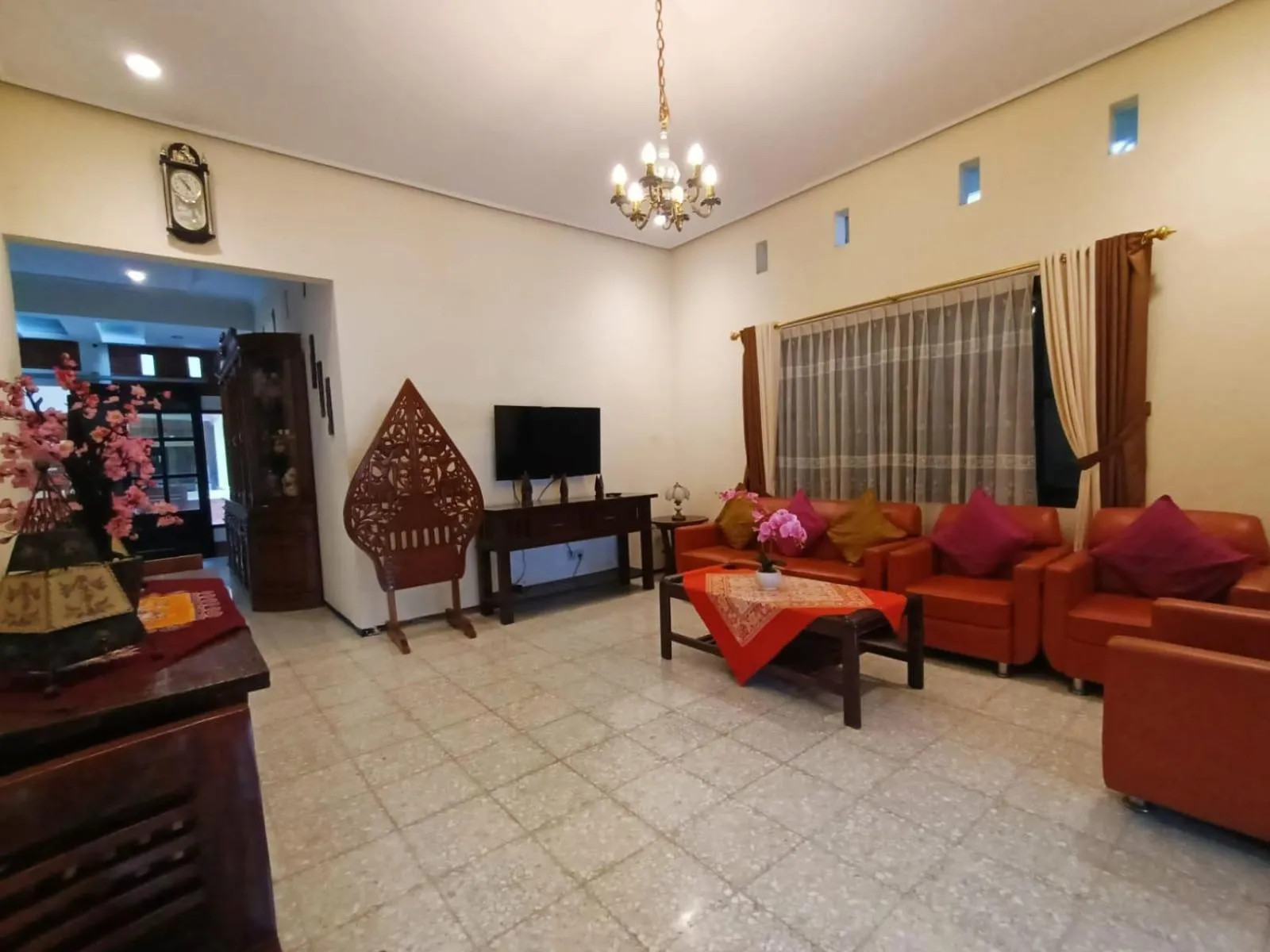 TV and multimedia in Rumah Kami Guest House