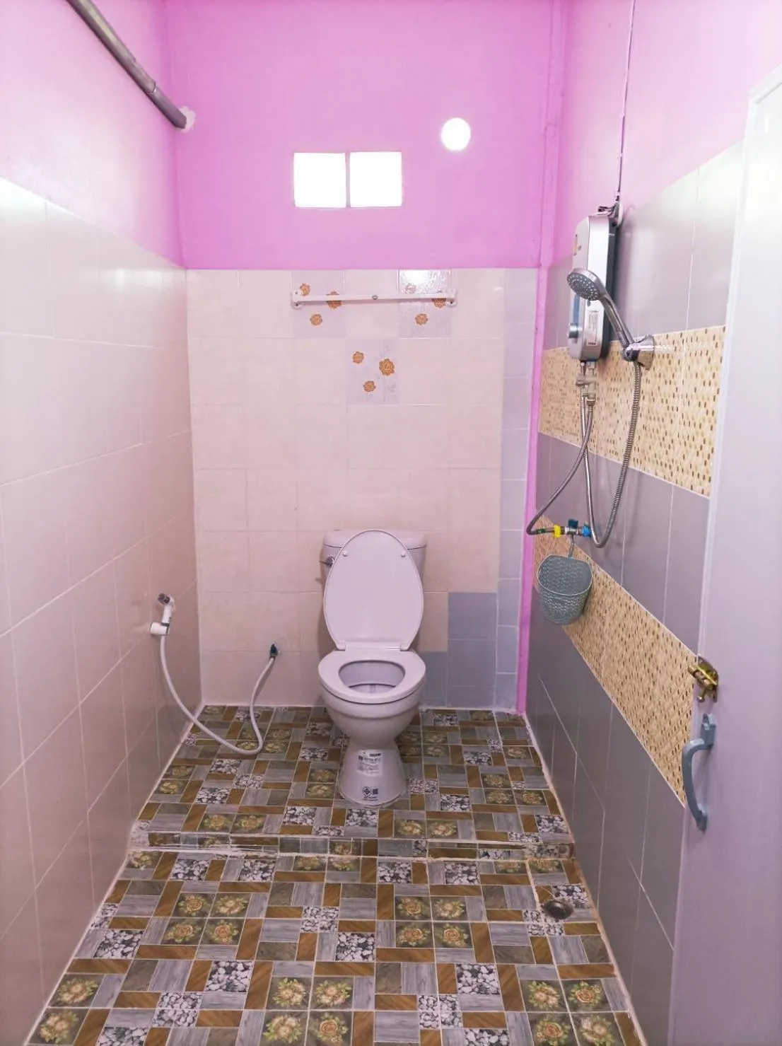 Shower in Vimanmek Resort