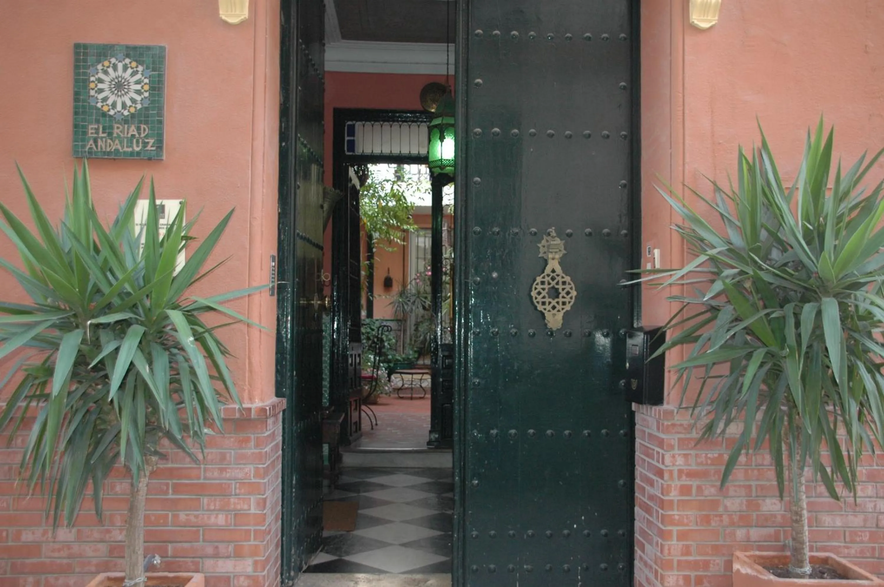 Facade/entrance in El Riad Andaluz