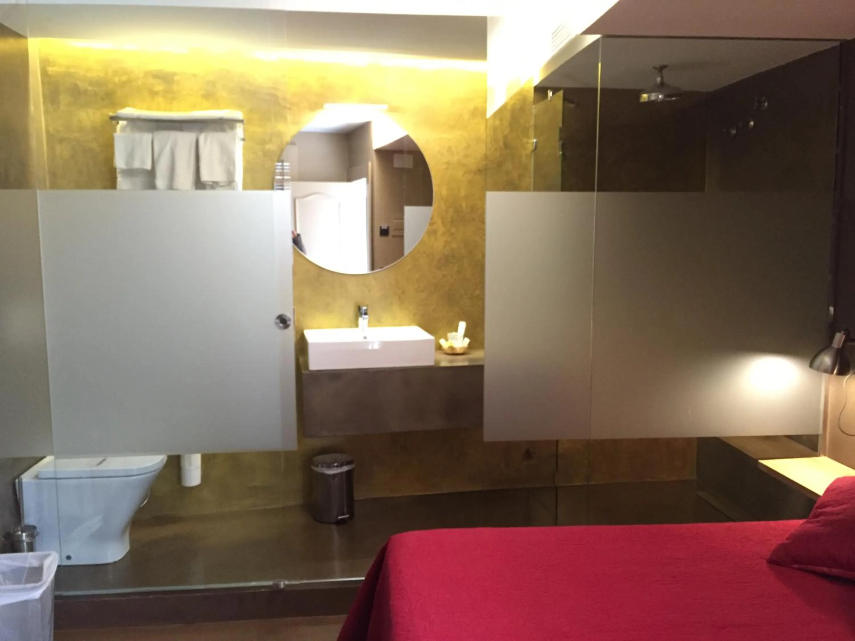 Bathroom, Bed in Los Patios